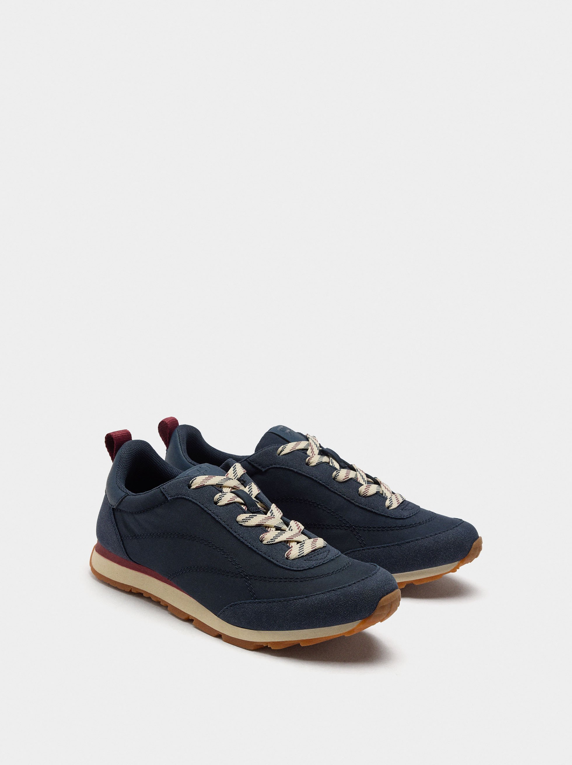Contrast sneakers image number 2.0