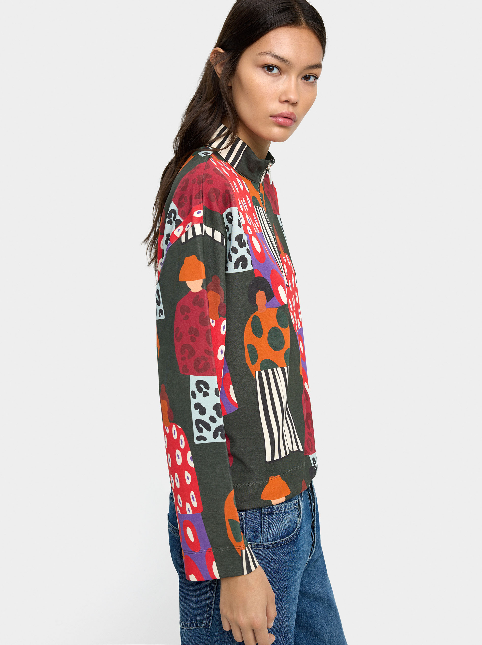 Printed sweatshirt with zipper closure image number 2.0