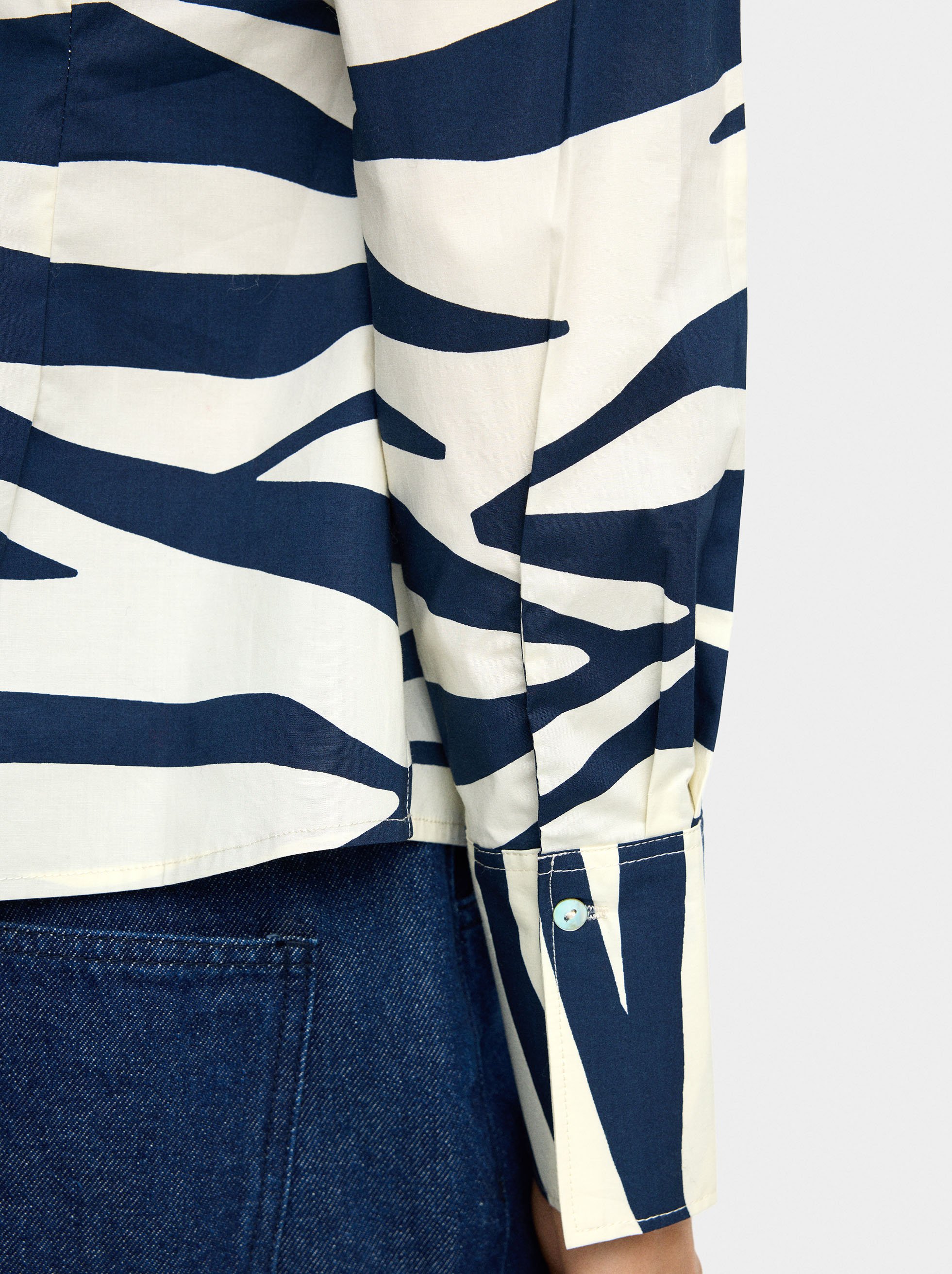 Printed cotton shirt image number 4.0