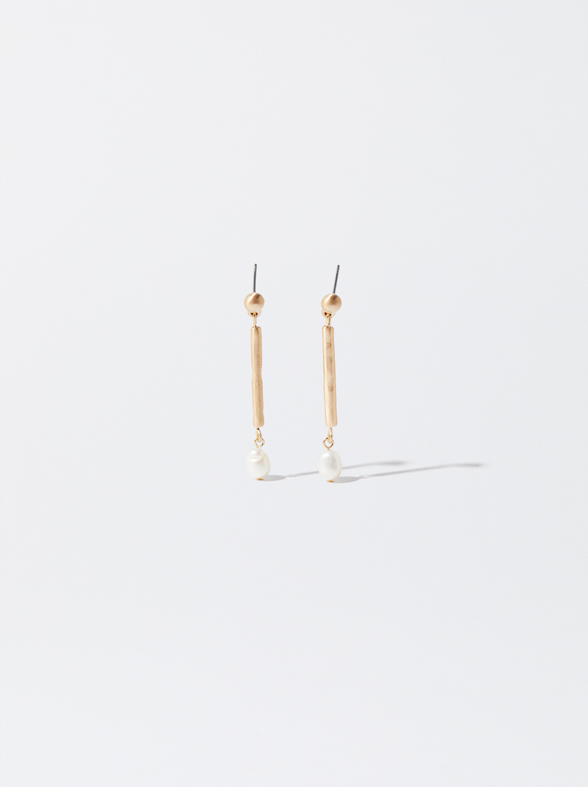Golden Earrings With Pearls image number 1.0
