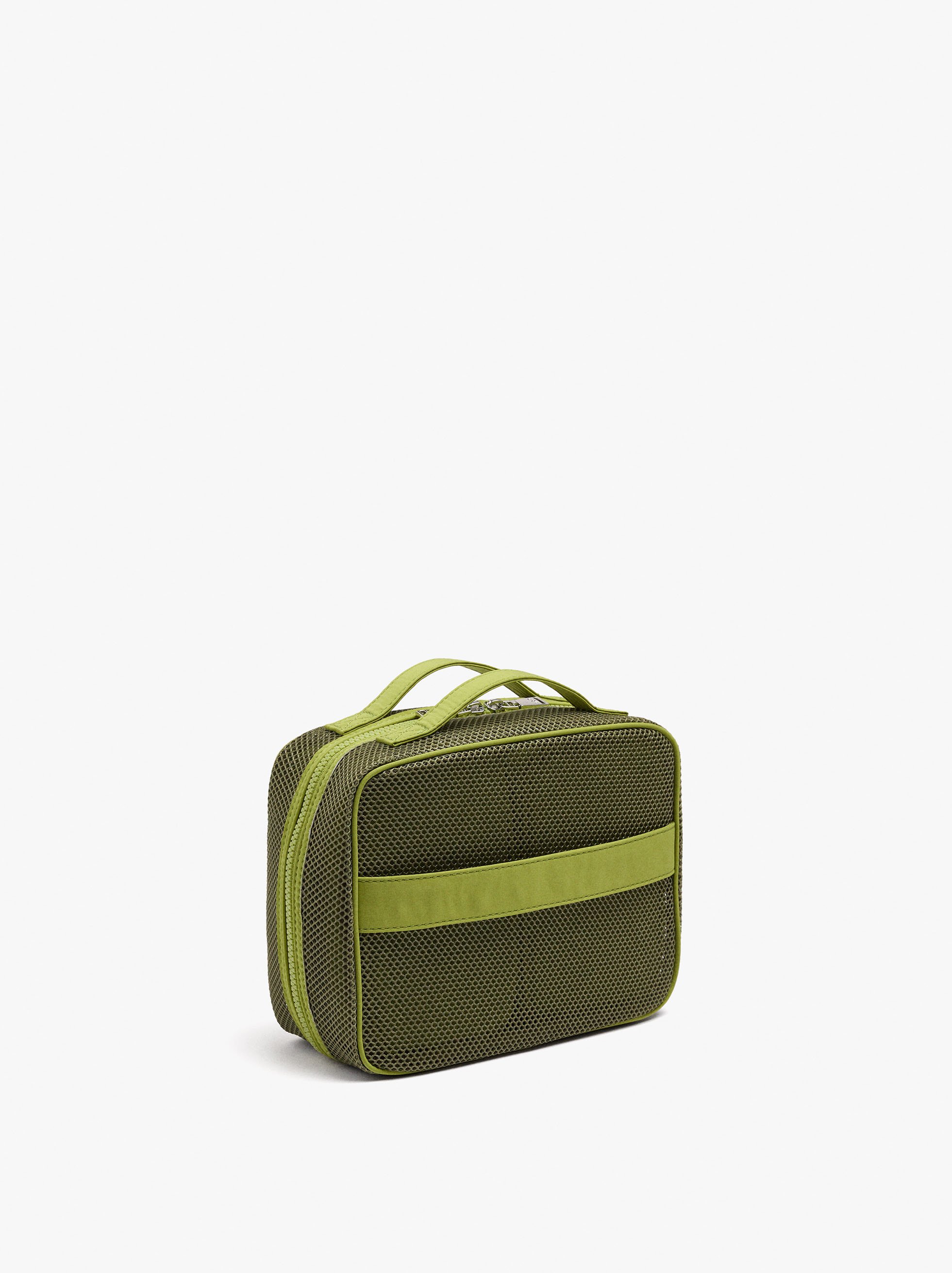 N&eacute;cessaire en filet avec &eacute;tuis image number 2.0