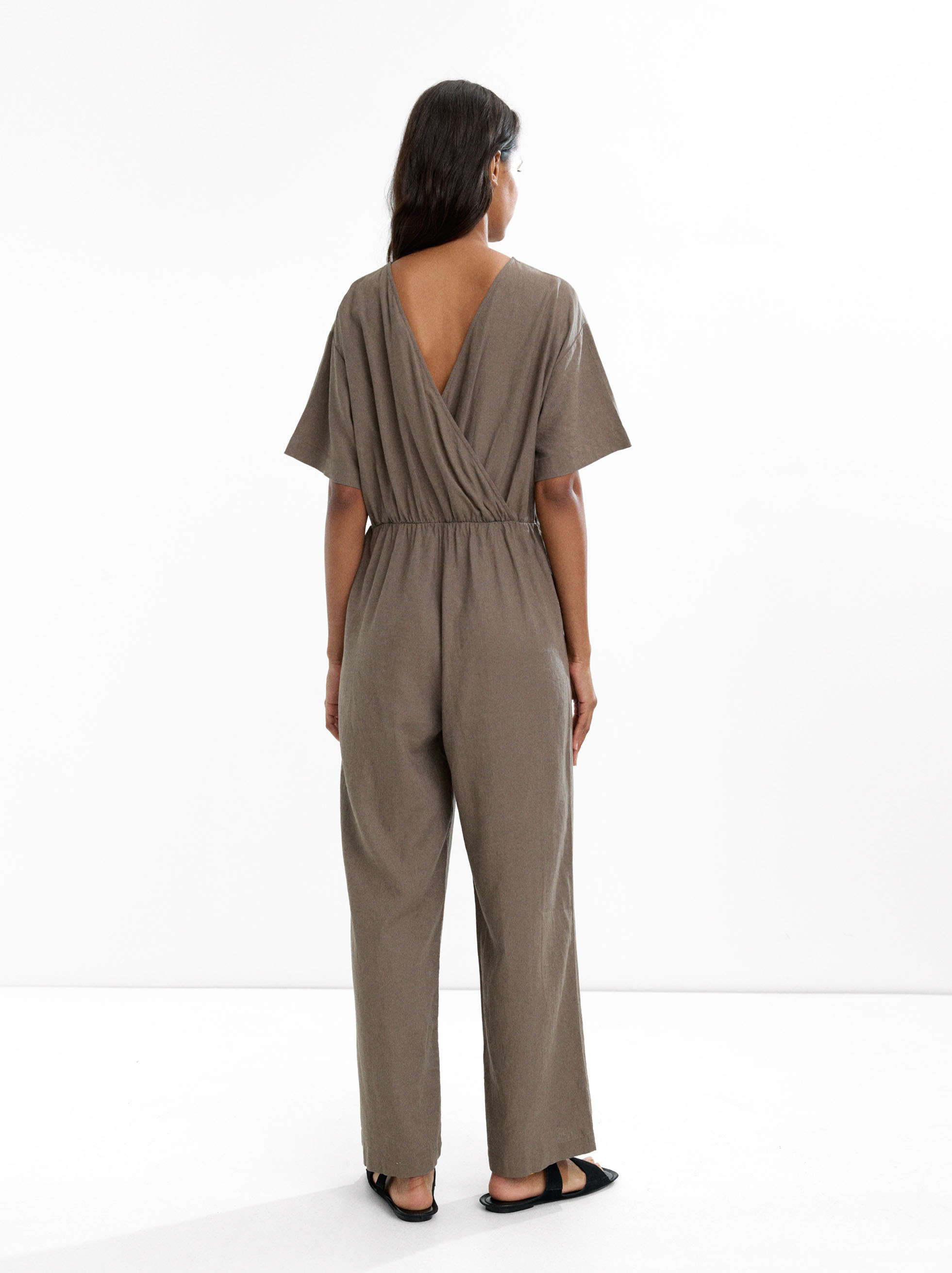 Linen-blend jumpsuit with pockets image number 3.0