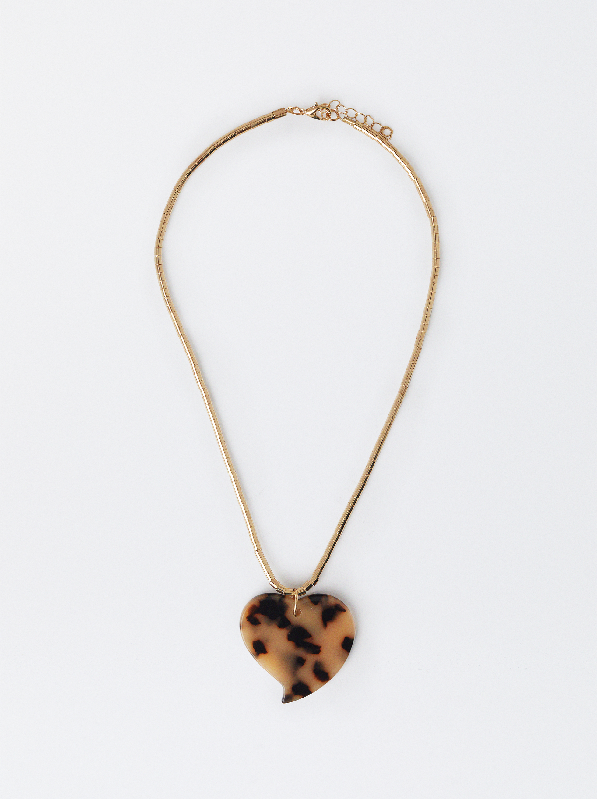 Golden Necklace With Heart image number 0.0