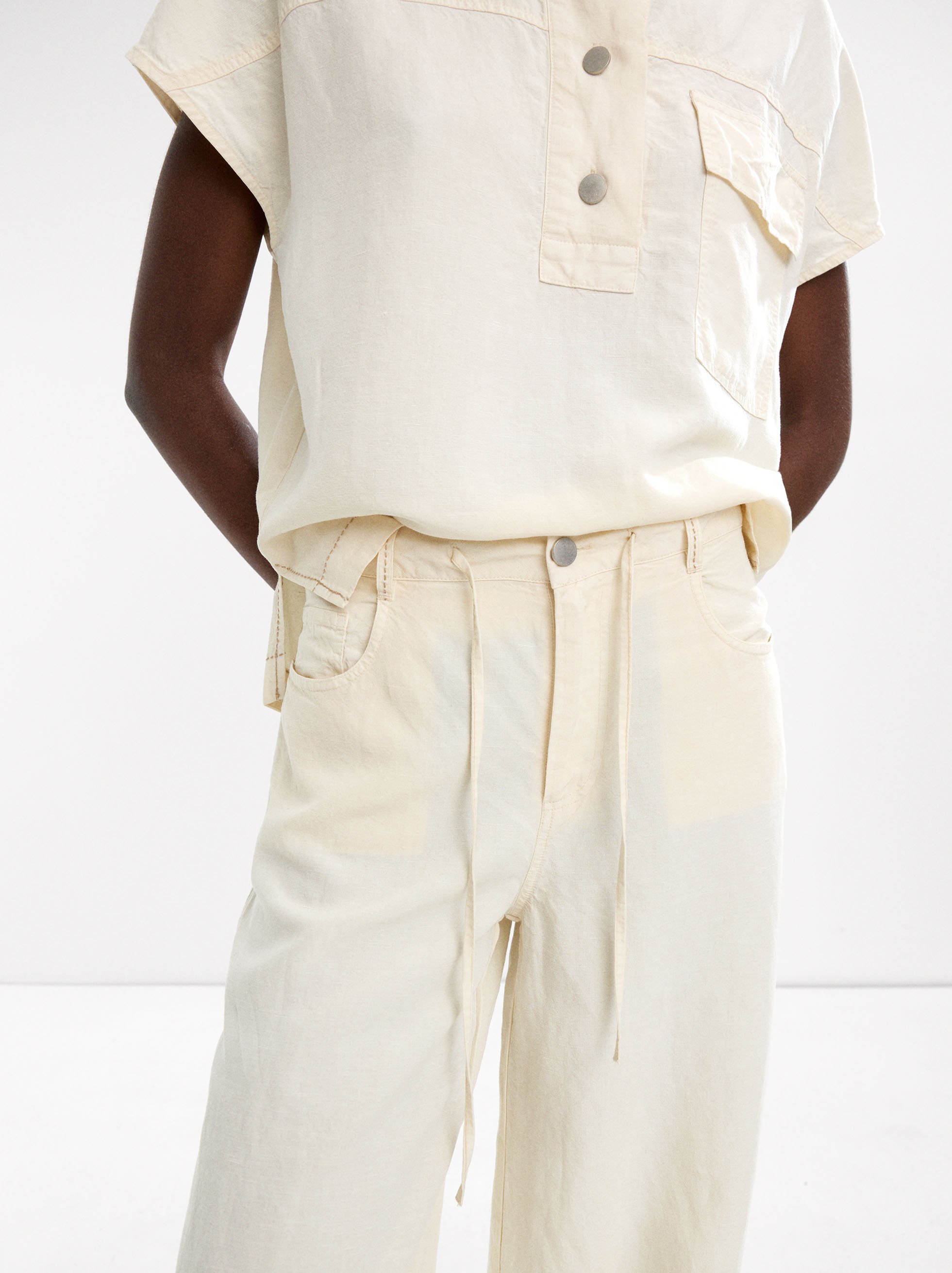 Linen t-shirt with buttons image number 4.0