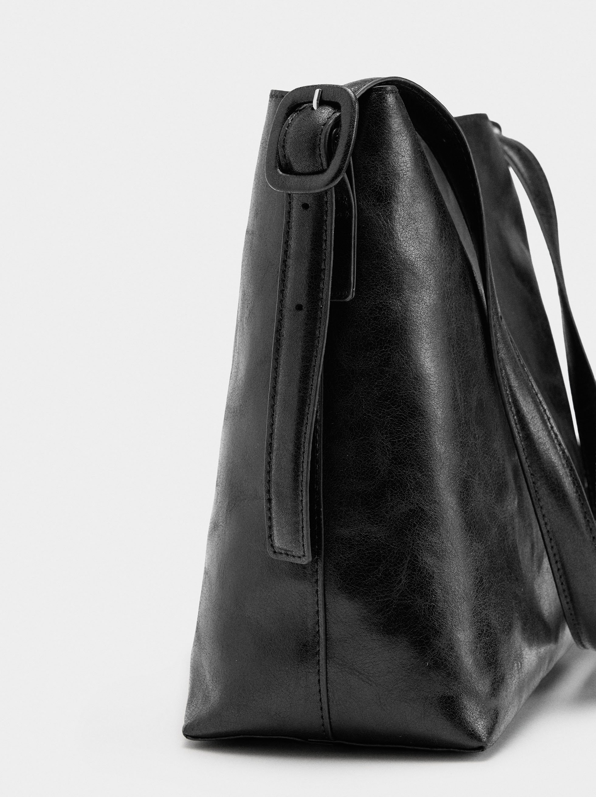 Schultertasche mit Crackle-Effekt image number 1.0
