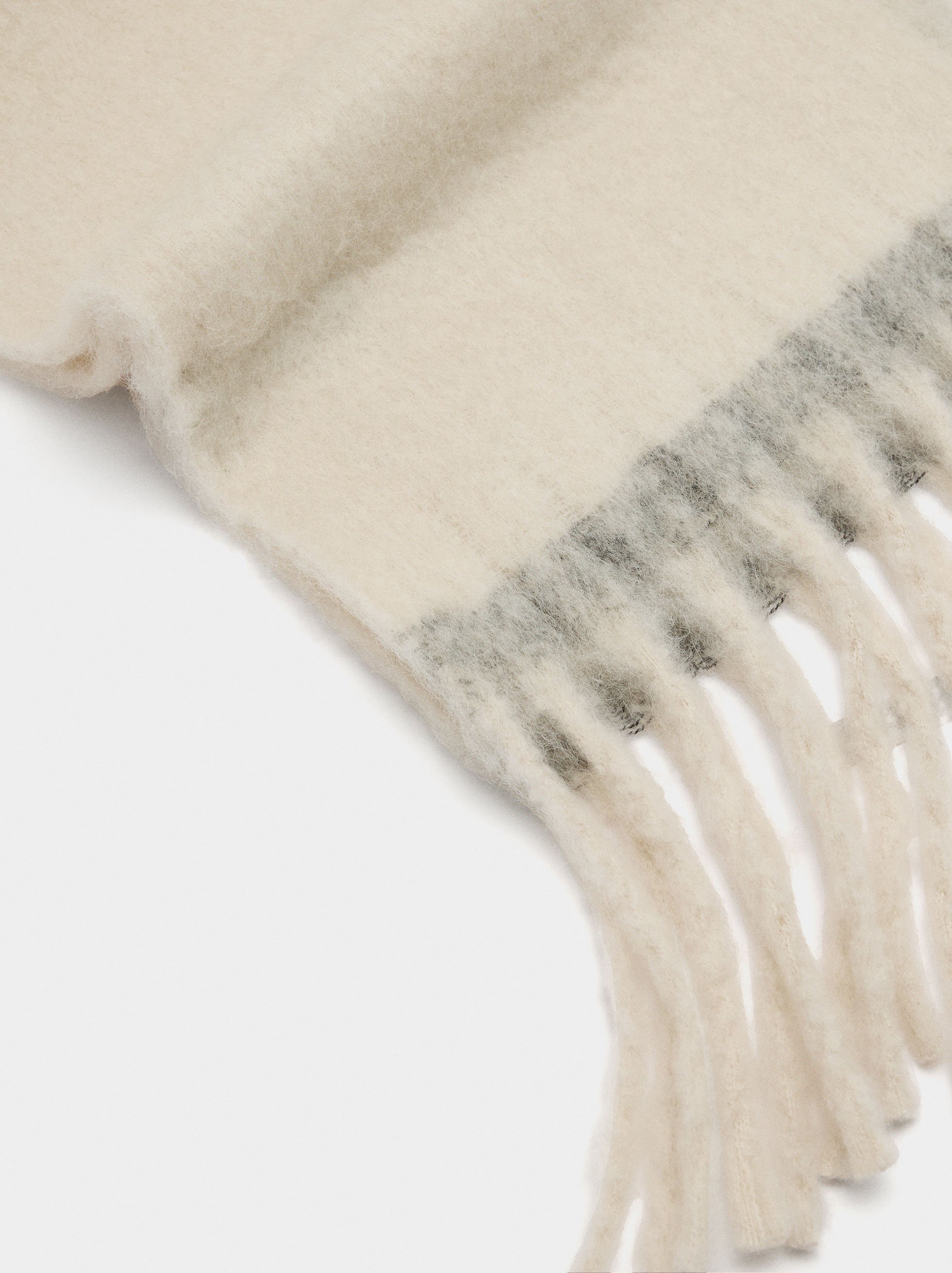Scarf made of wool blend with fringes image number 1.0