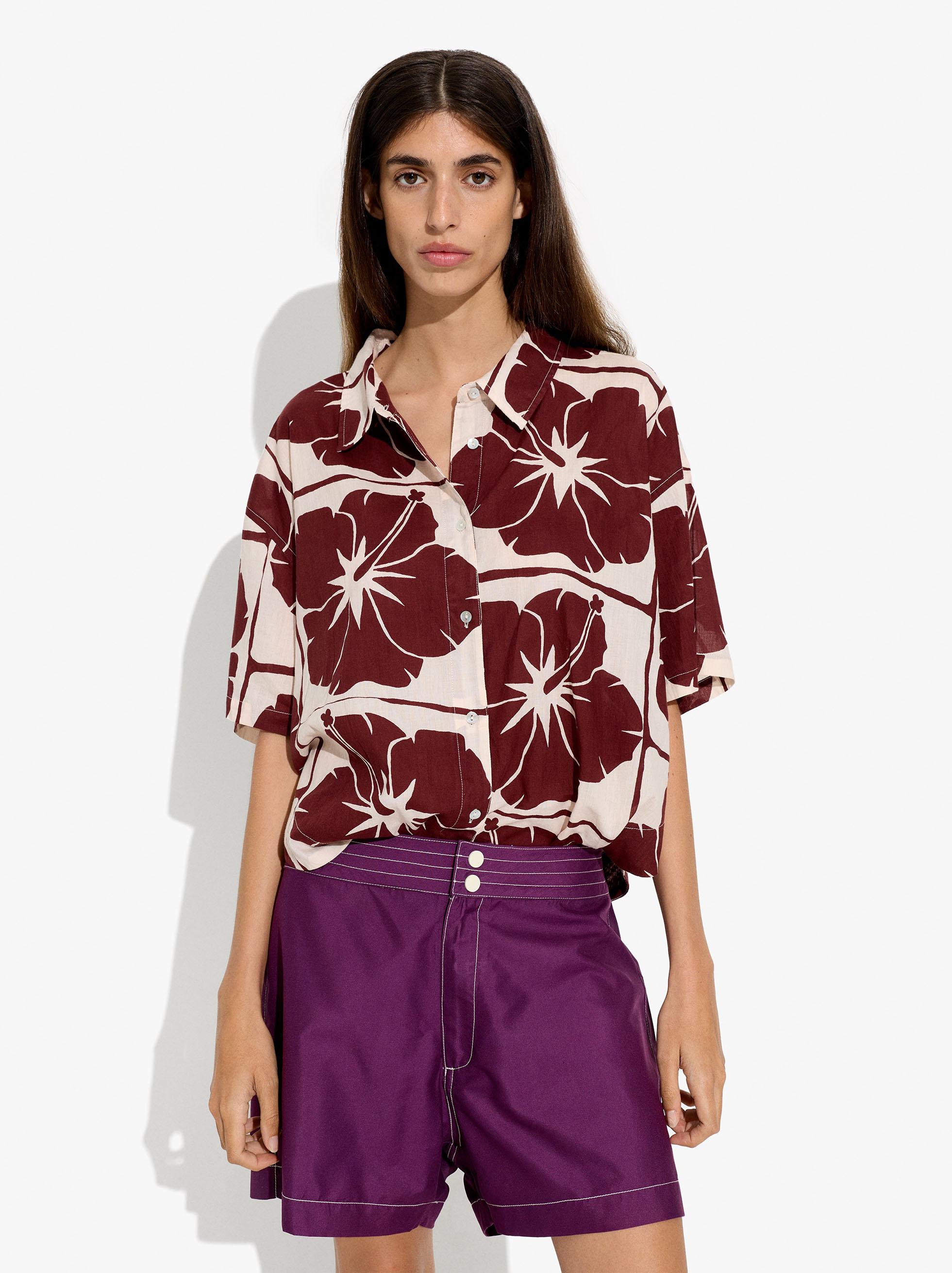 Camisa con estampado floral 100% algod&oacute;n image number 1.0