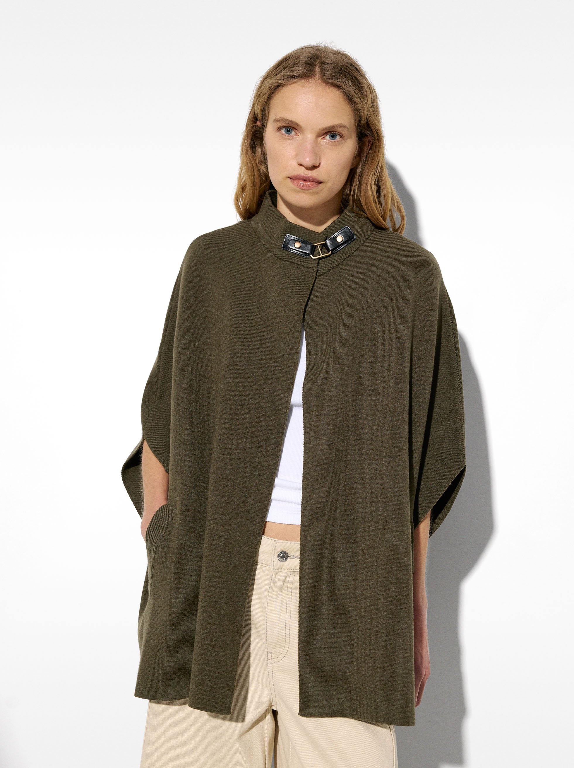 Poncho col montant image number 1.0