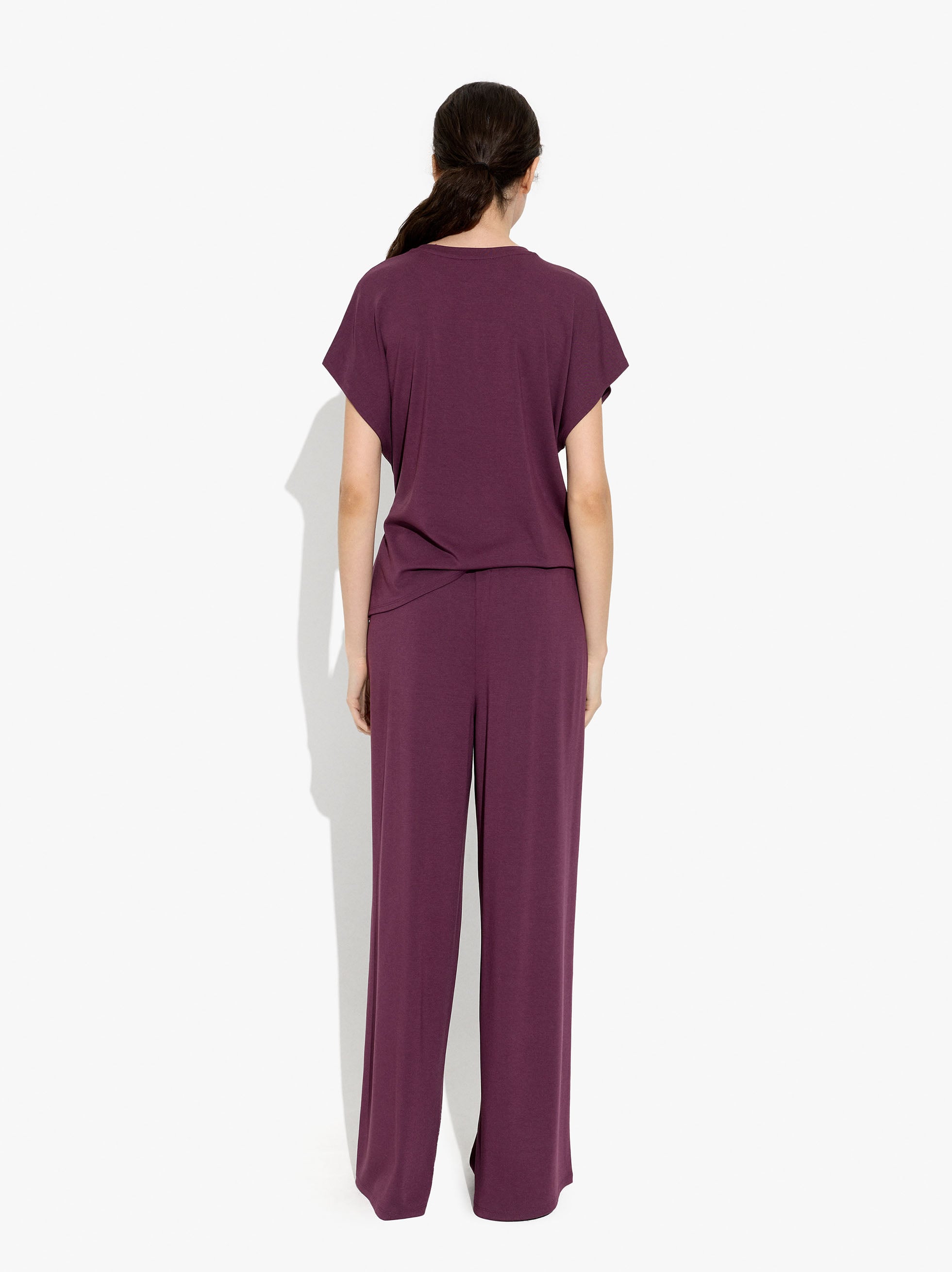 Fluid trousers with side pockets image number 3.0