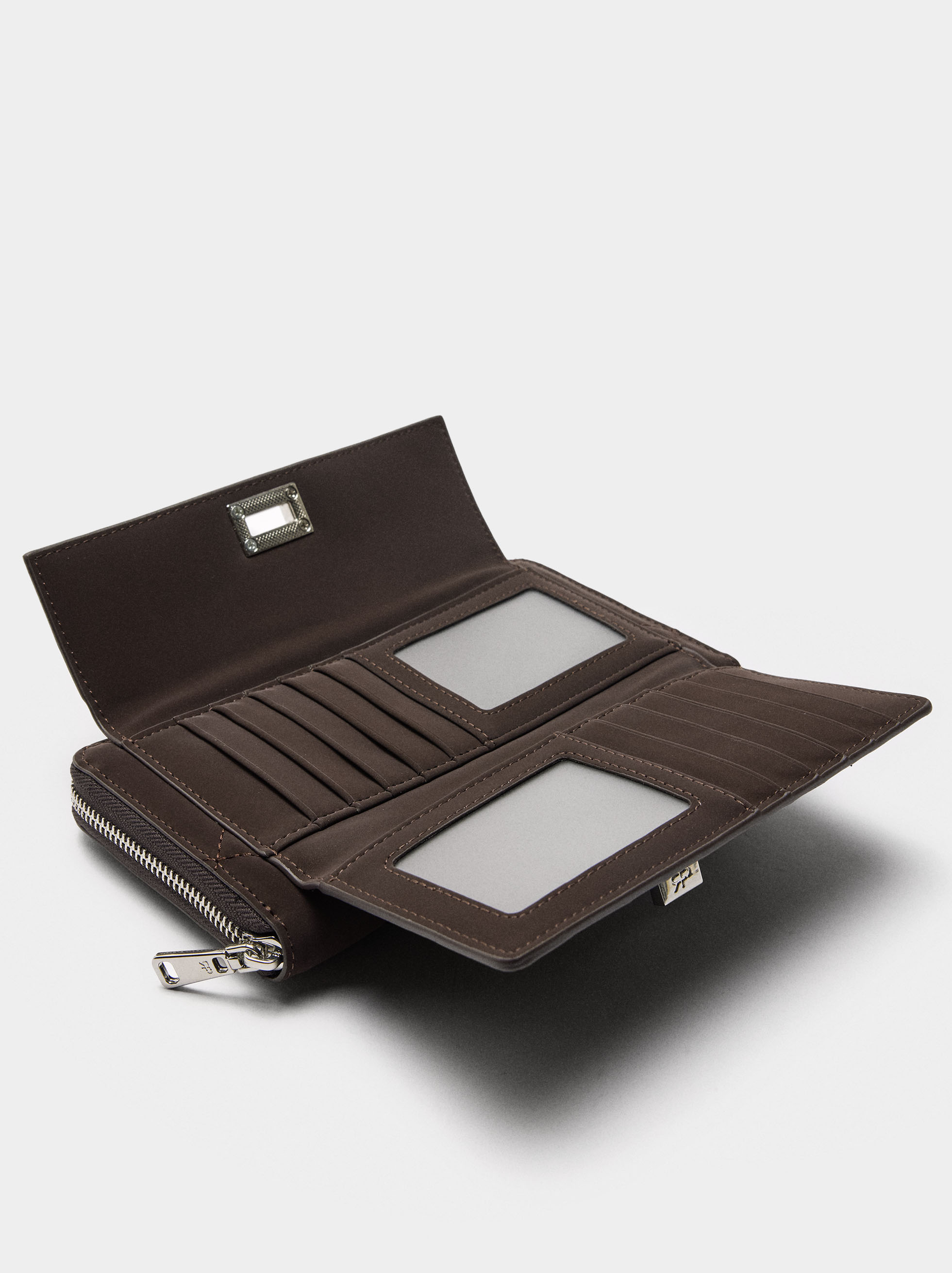 Padded wallet with soft texture image number 1.0