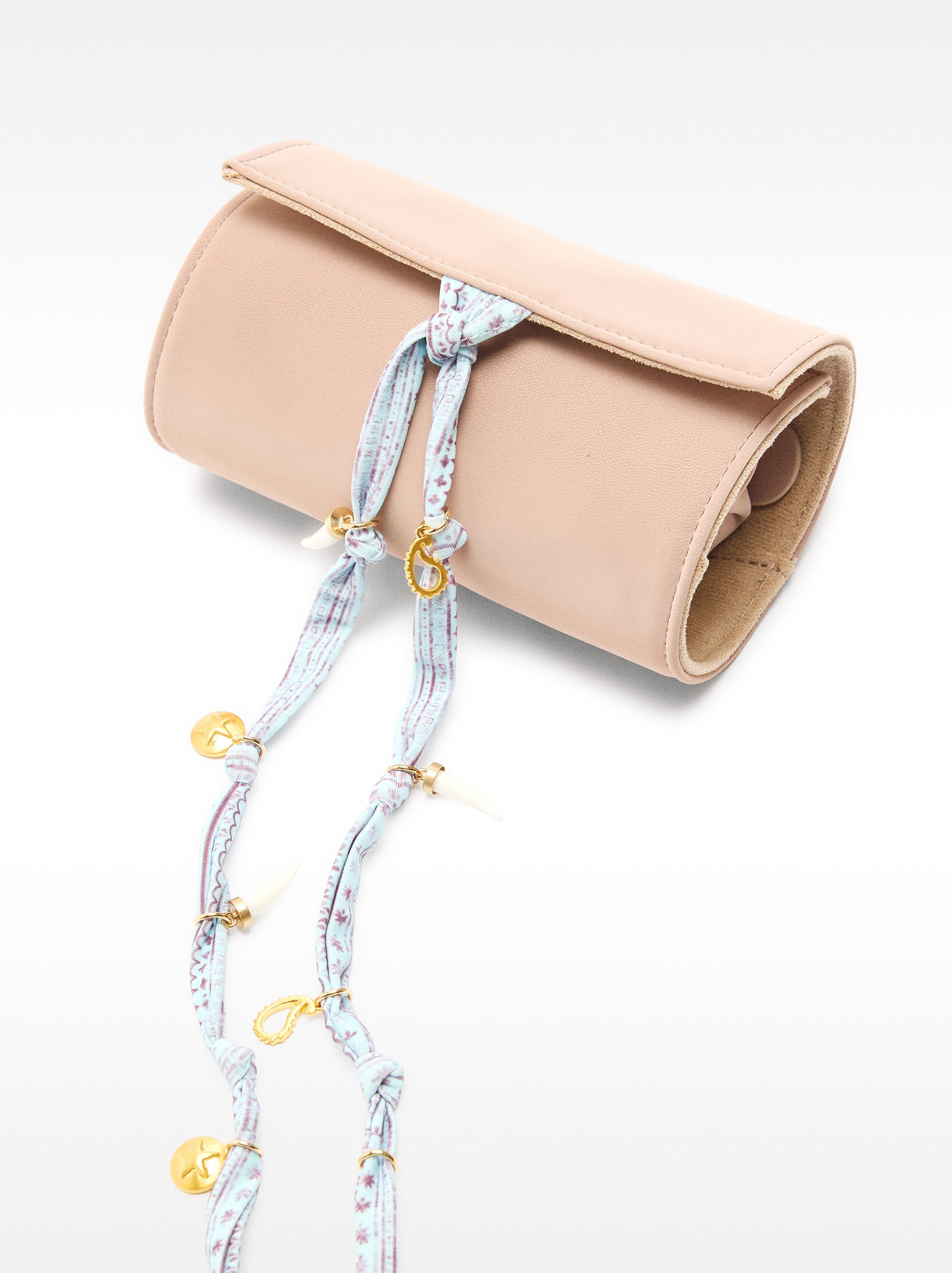 Roll jewellery case with decorative ribbon image number 2.0