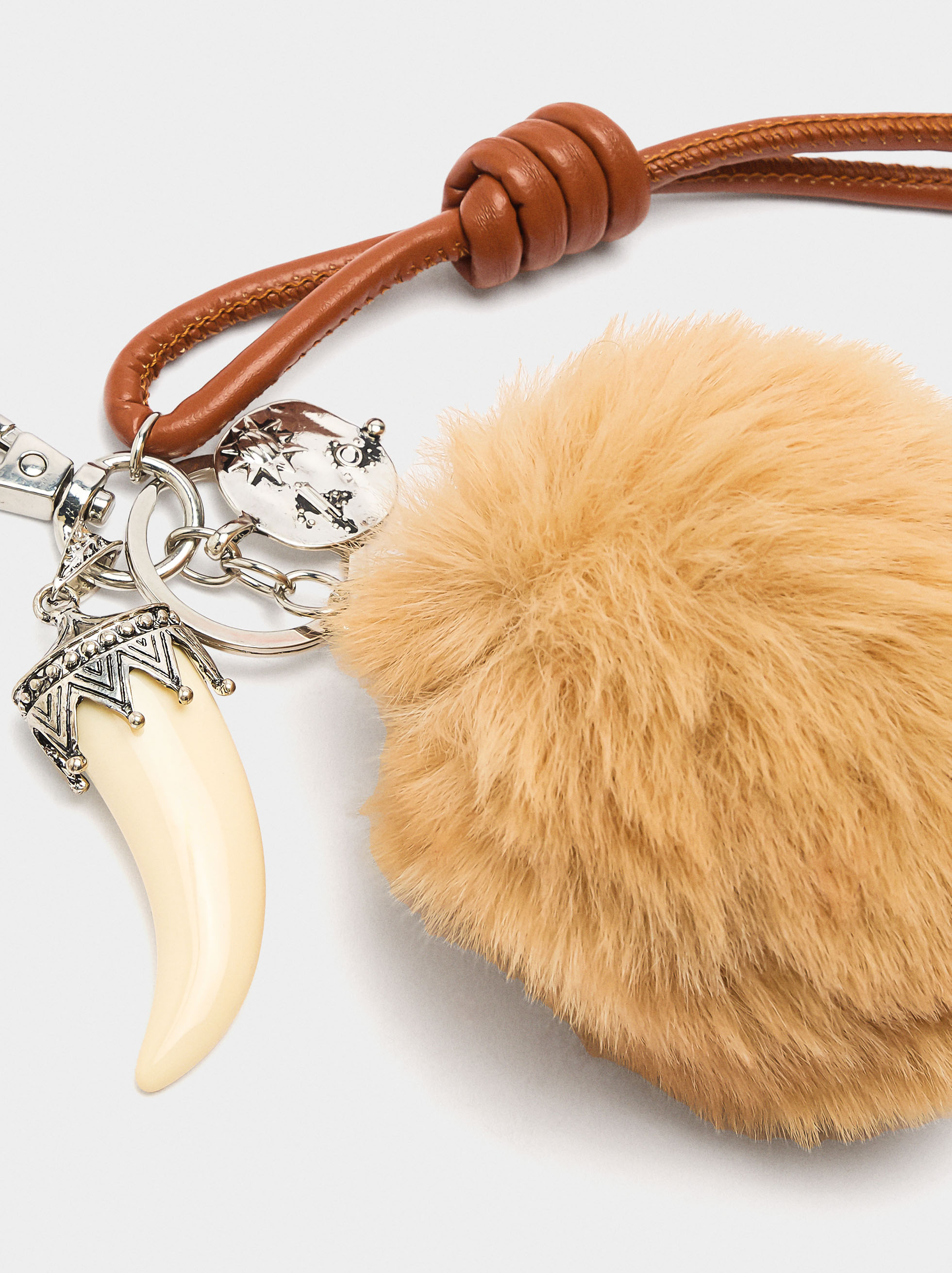 Keychain with pompom image number 1.0