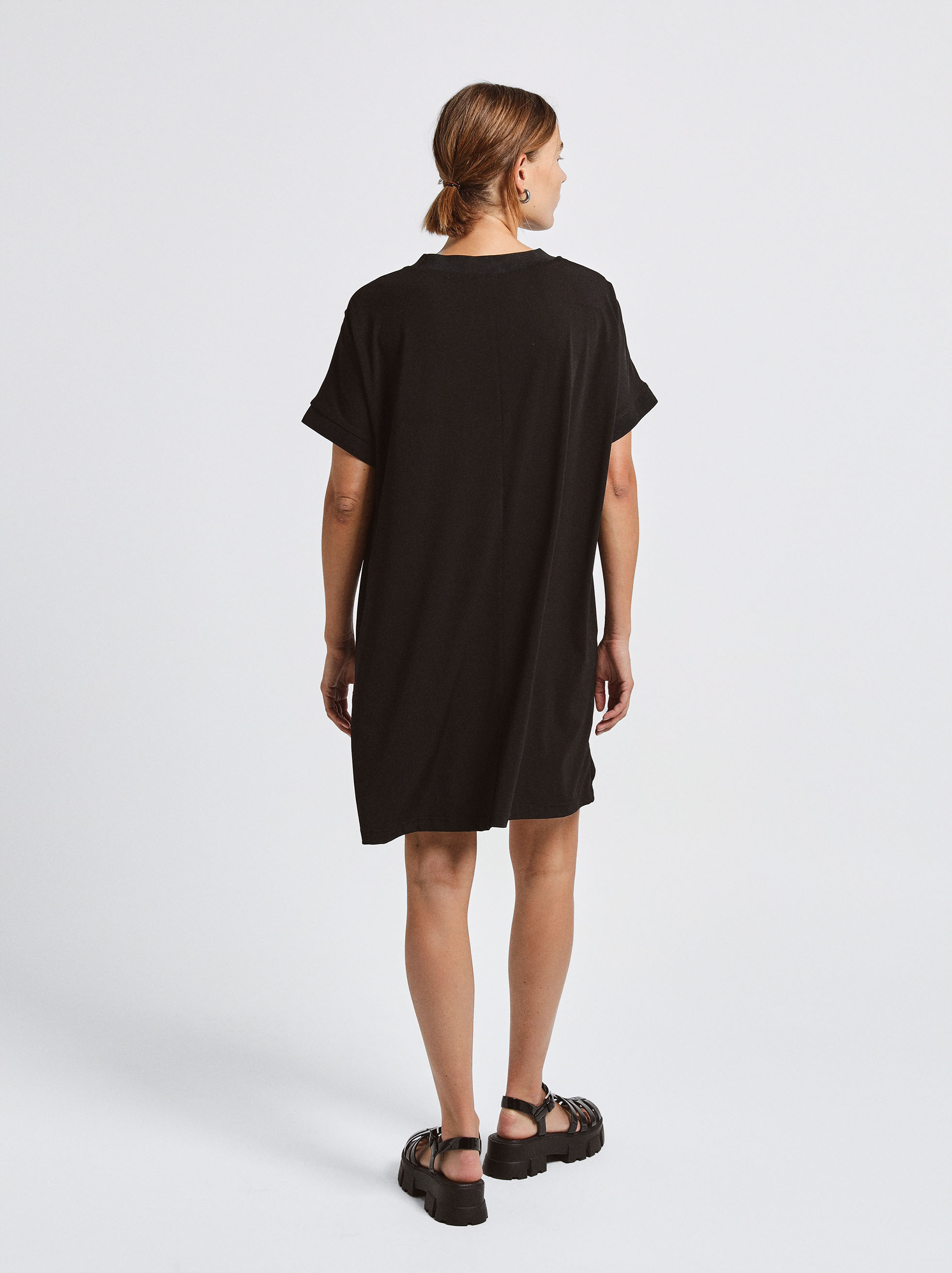 Dress With Round Neck And Short Sleeve image number 2.0