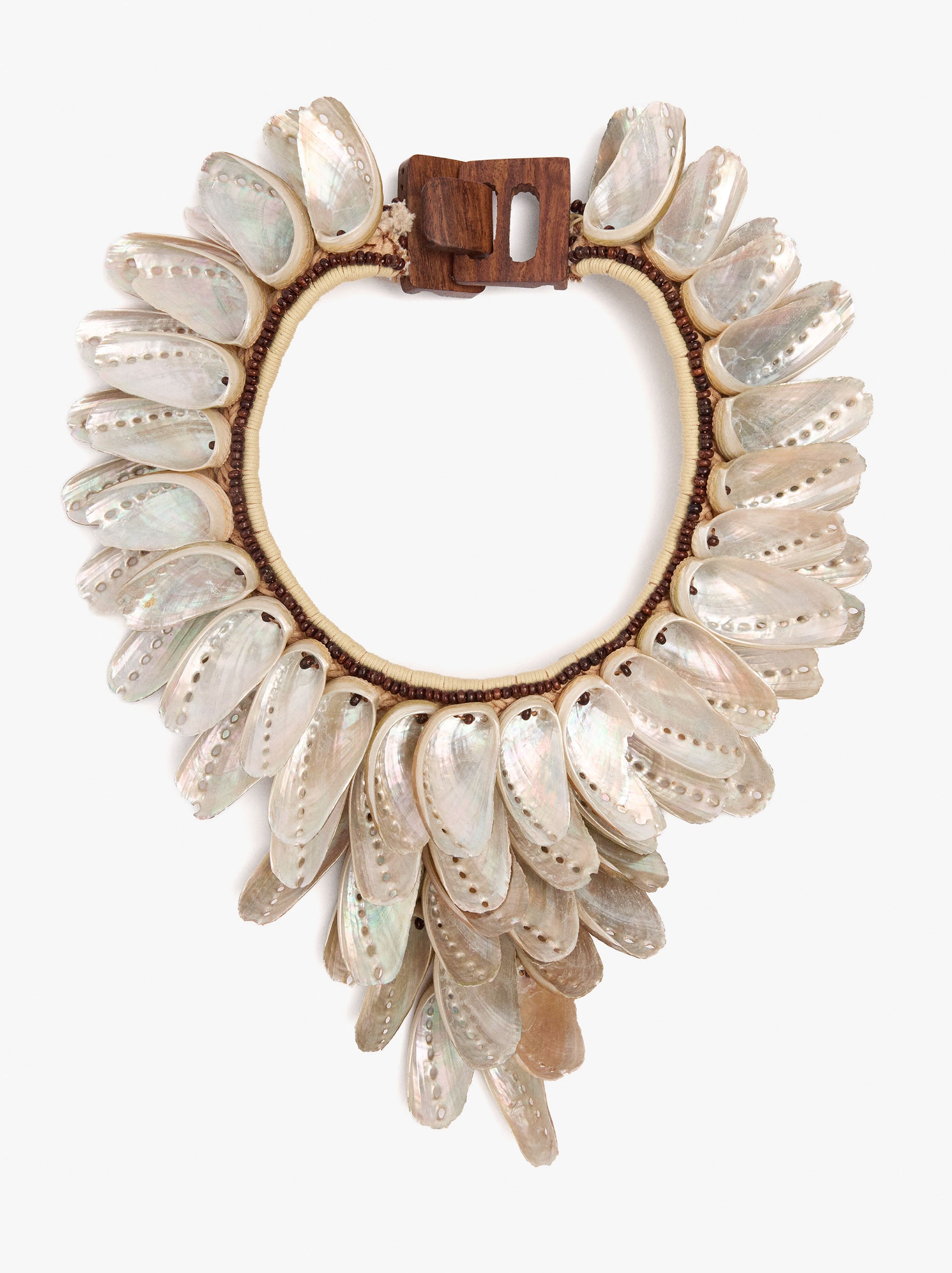Crochet choker with shells image number 0.0