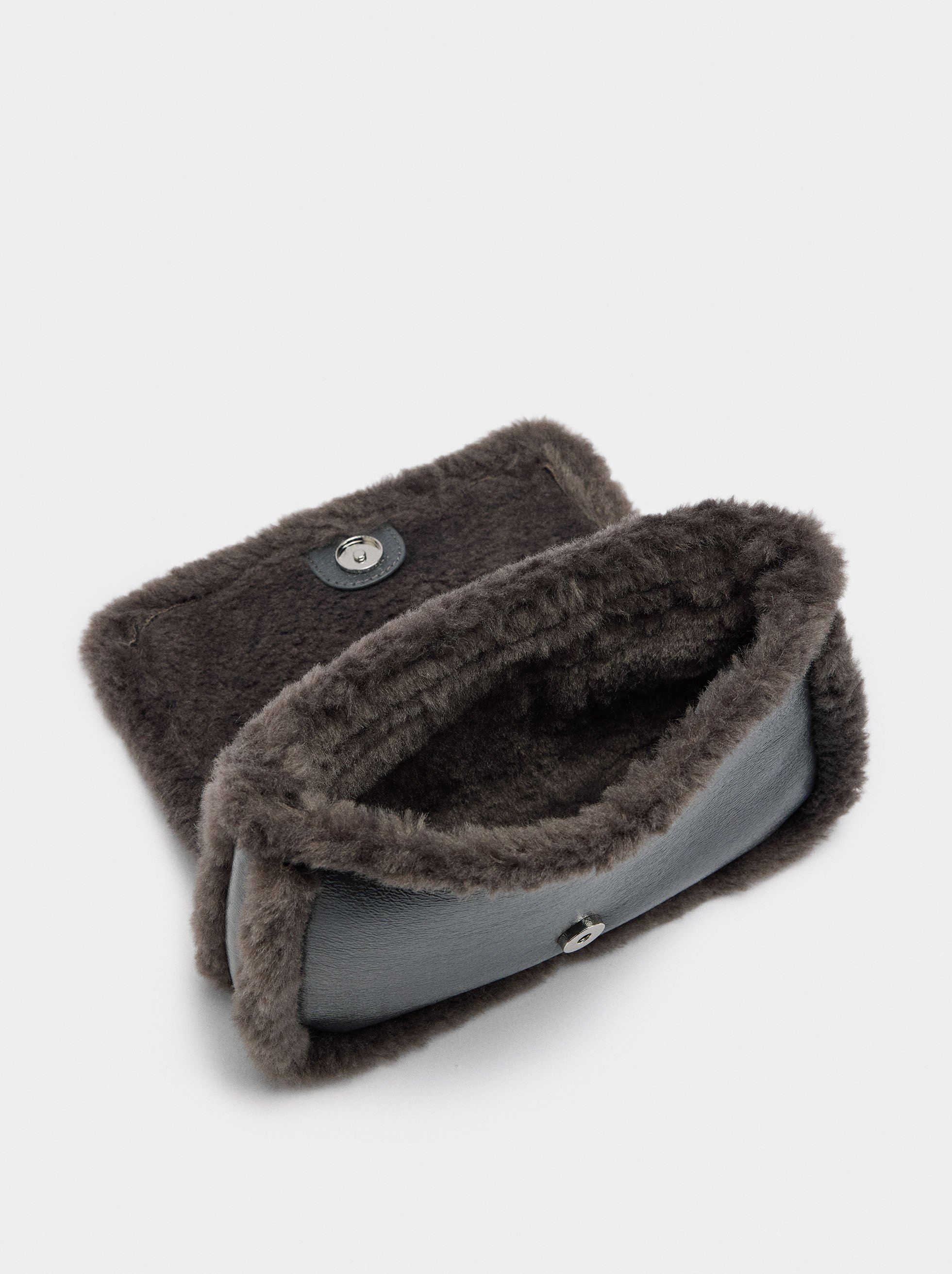 Shoulder bag with fur effect edges image number 3.0
