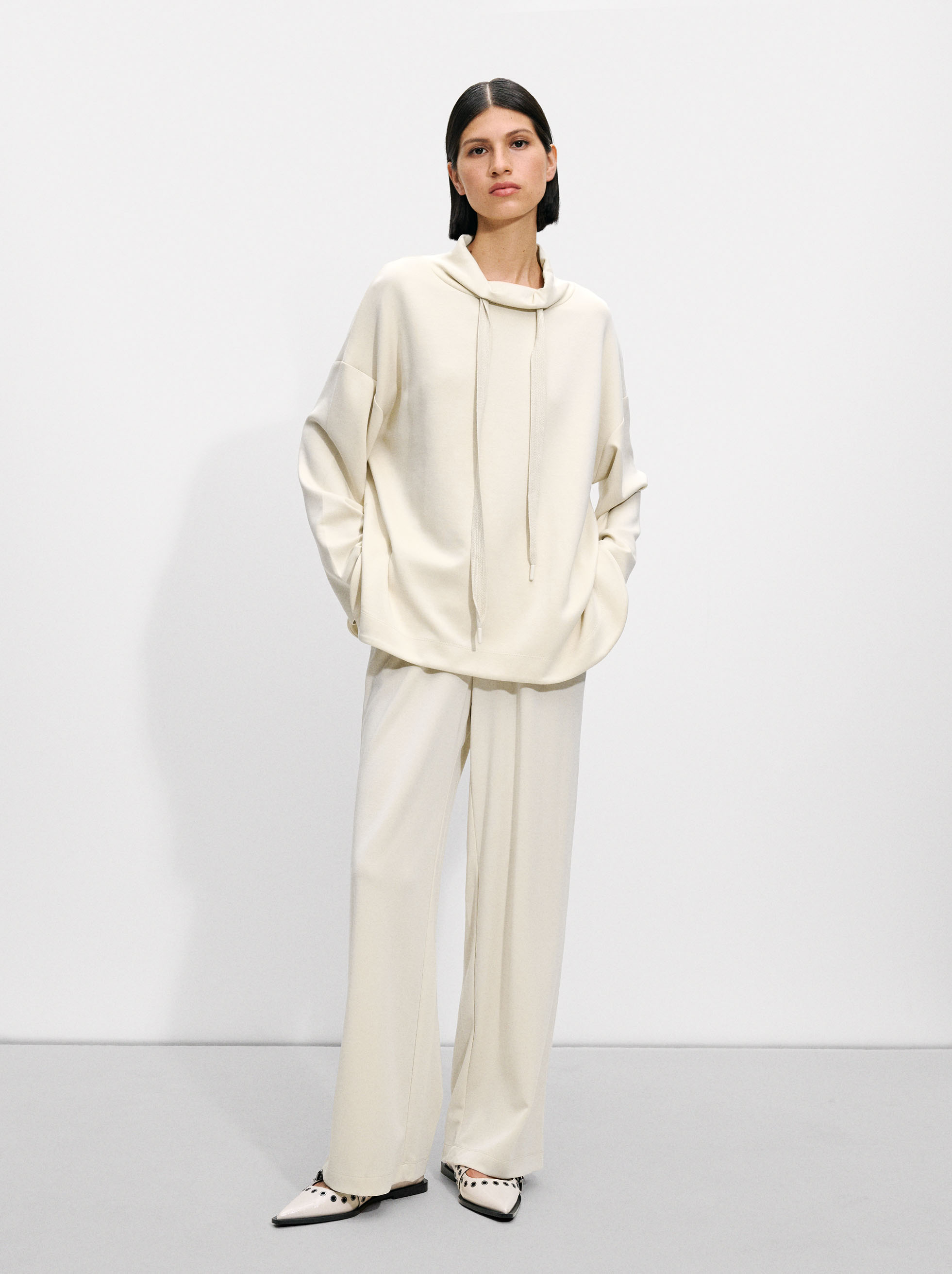 Loose-fitting trousers with elastic waistband image number 1.0