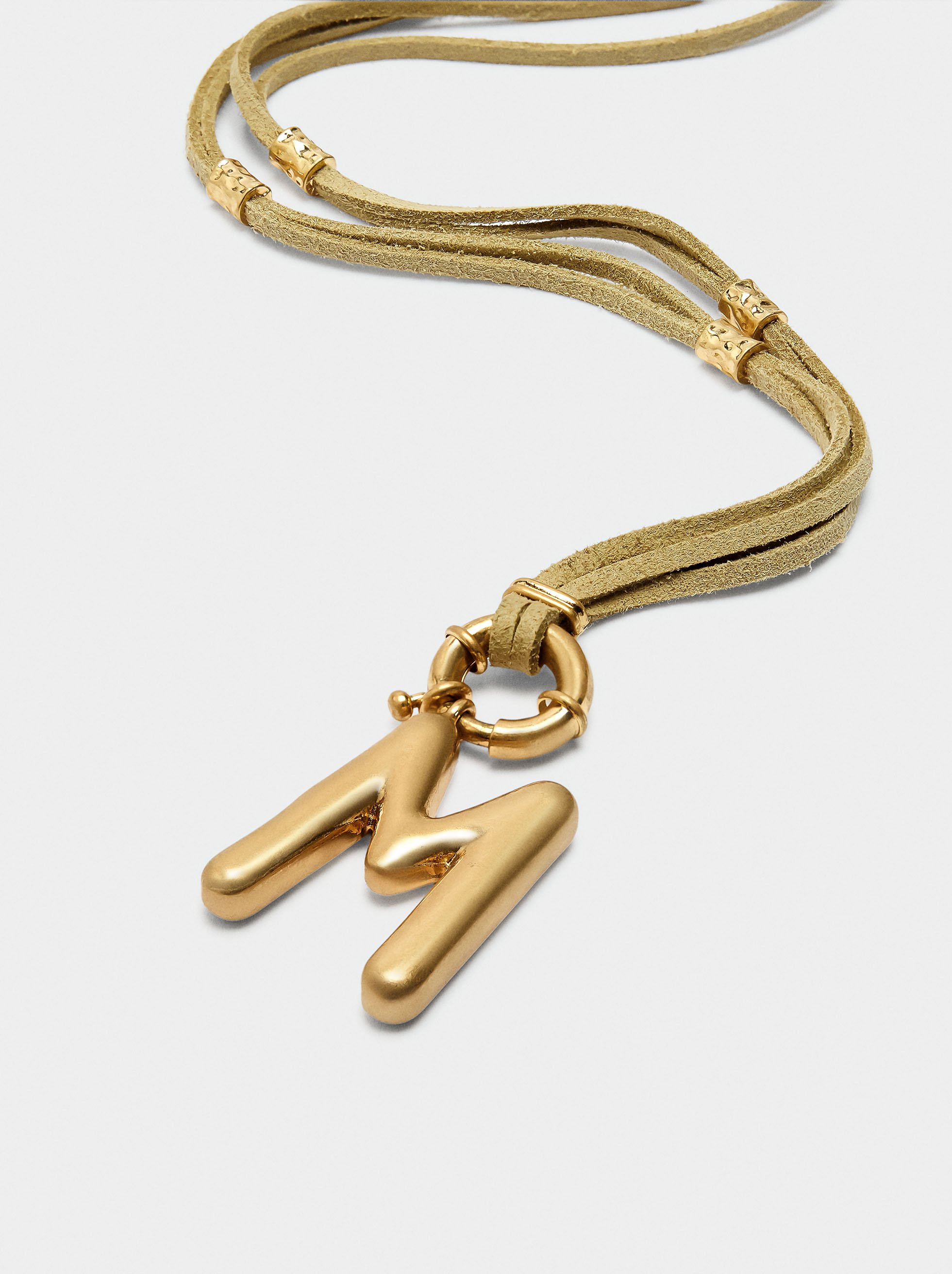 Collier en cordon avec lettre image number 3.0
