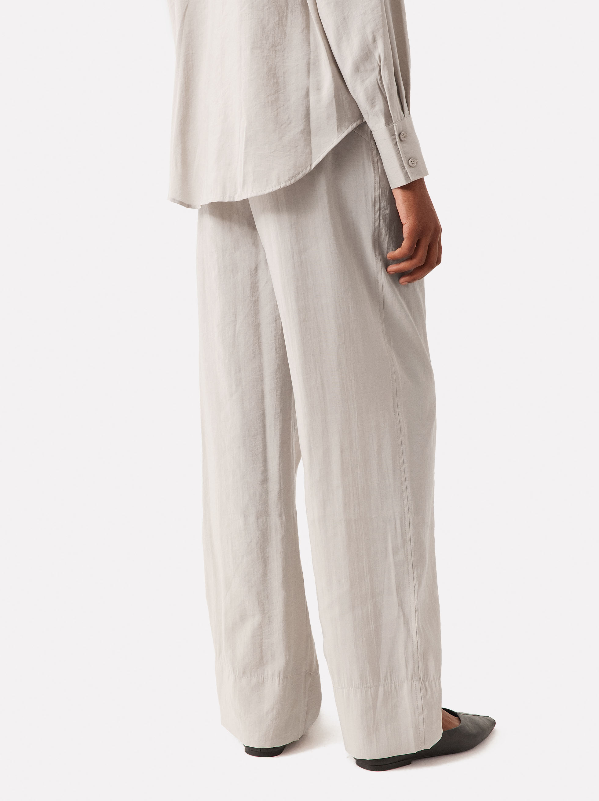 Online Exclusive - Straight Trousers With Pleats image number 3.0