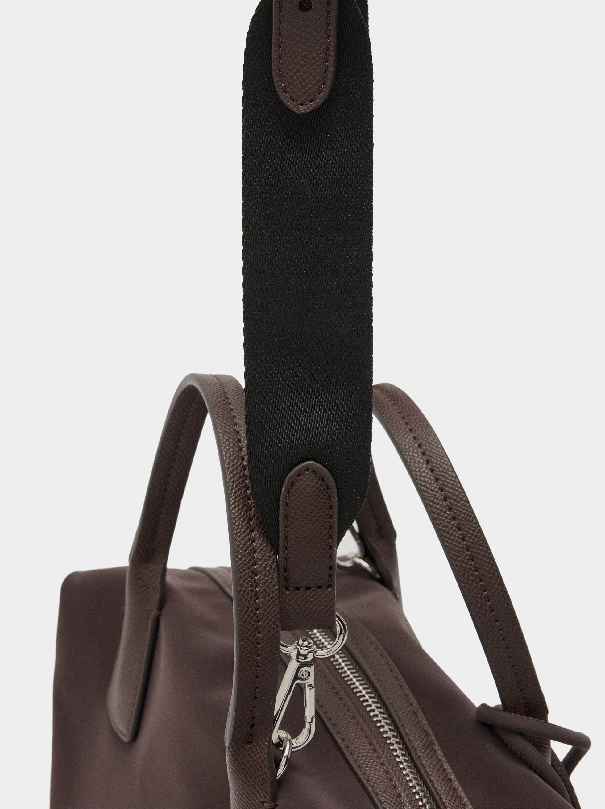 Sac cabas texture douce avec pendentif image number 1.0