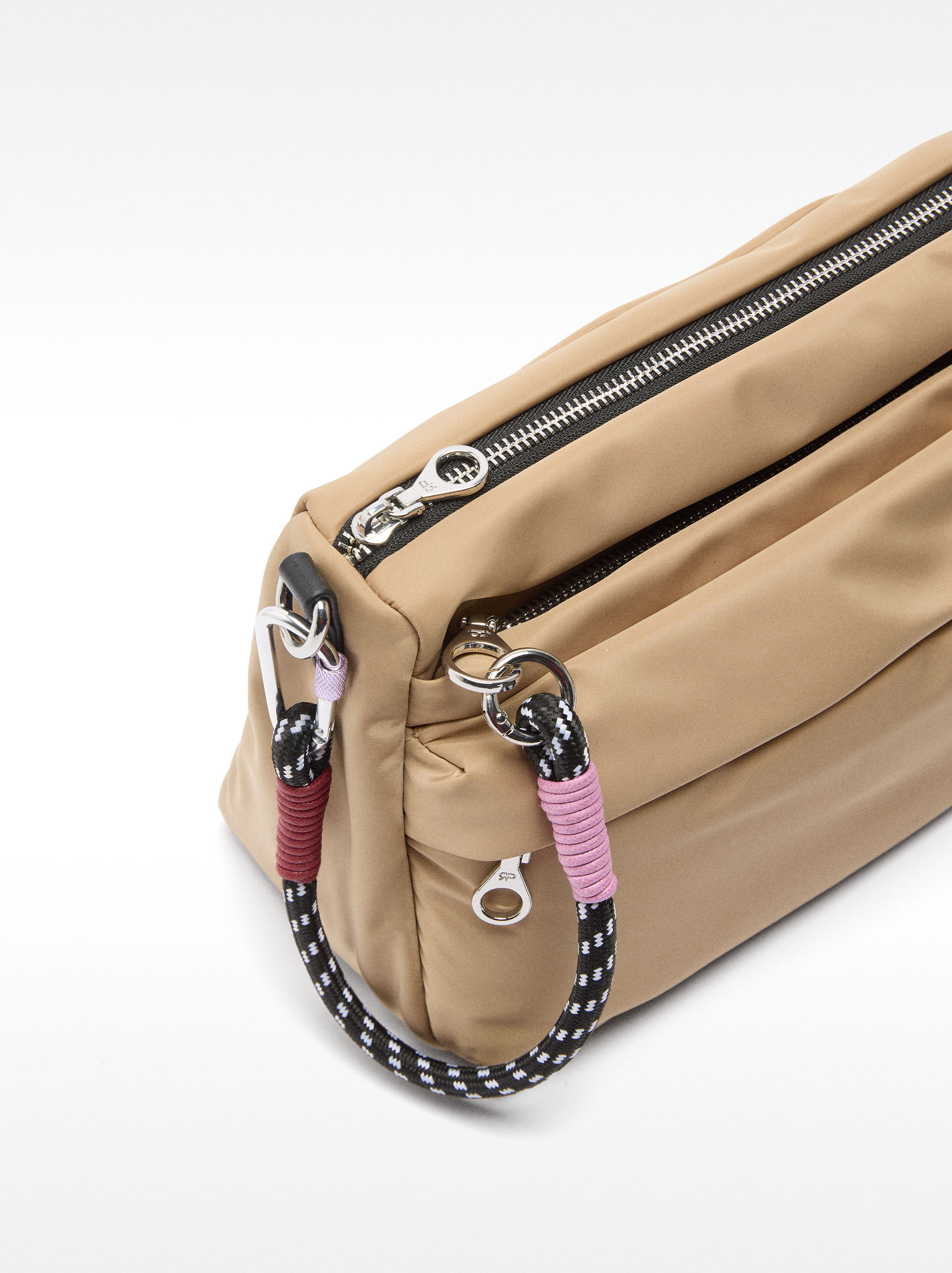 Bolso bandolera de nylon con bolsillo exterior image number 1.0