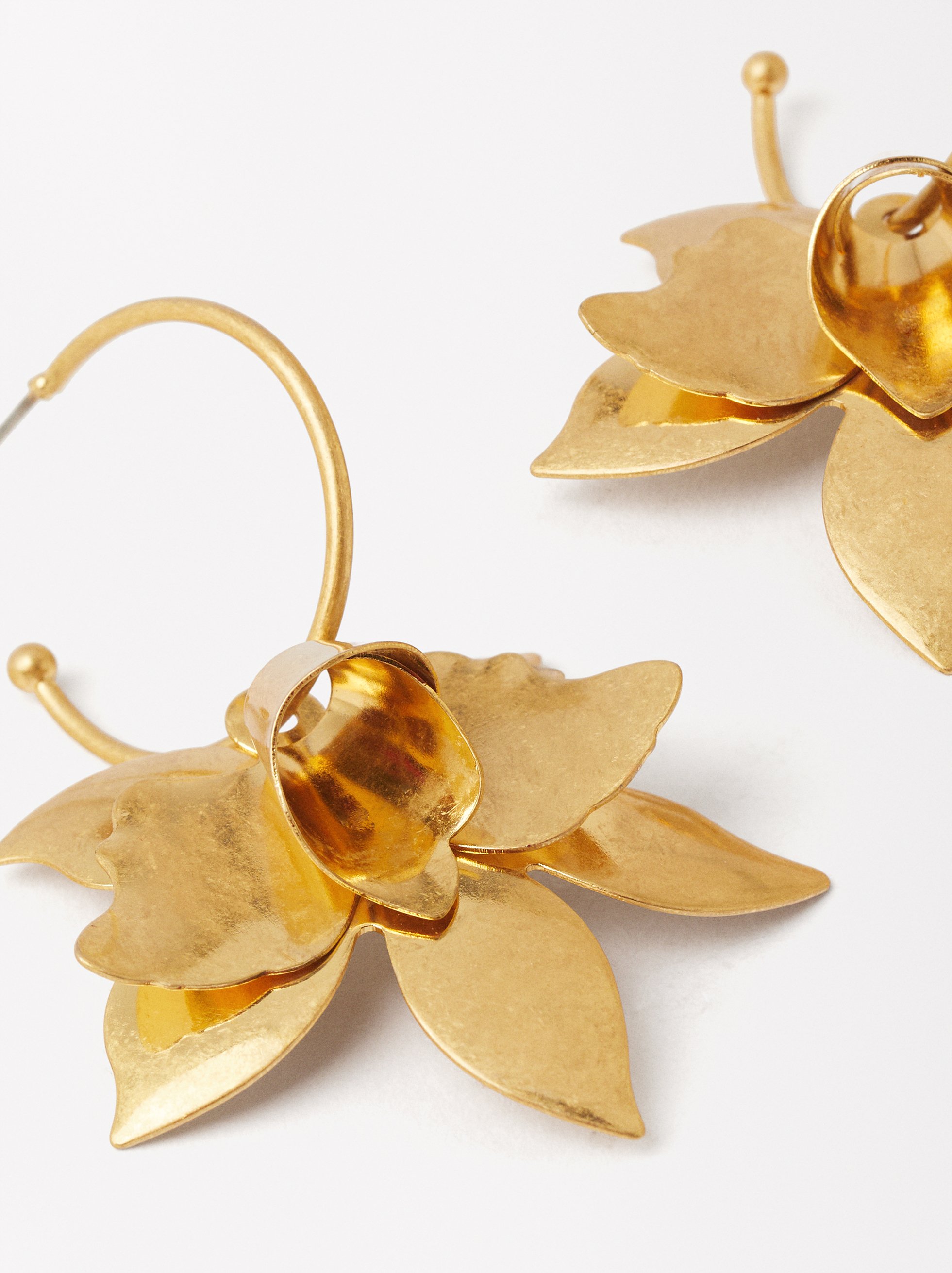 Flower hoop earrings, Golden, hi-res