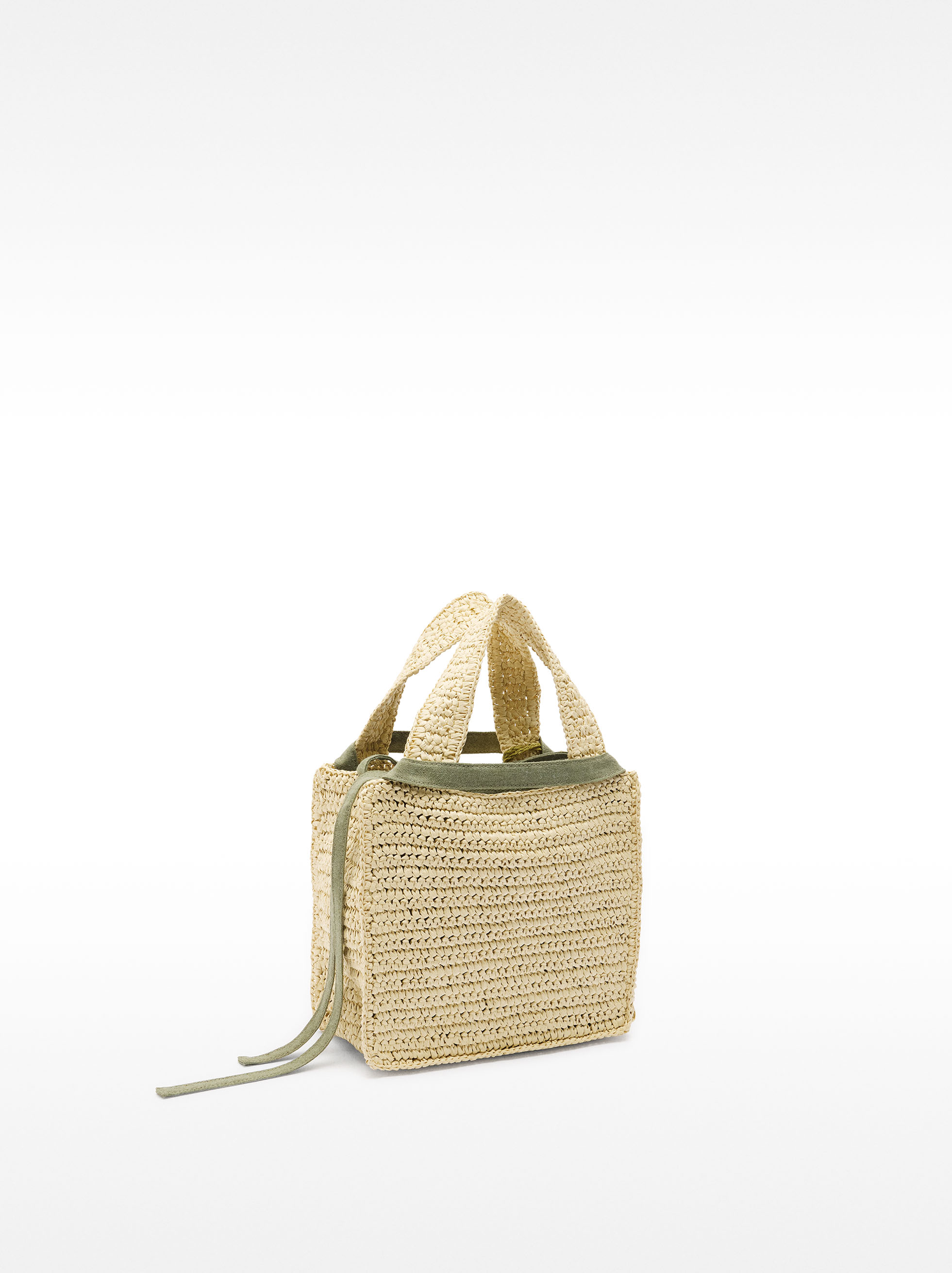 Straw-effect tote bag with hanging shells detail S  image number 2.0