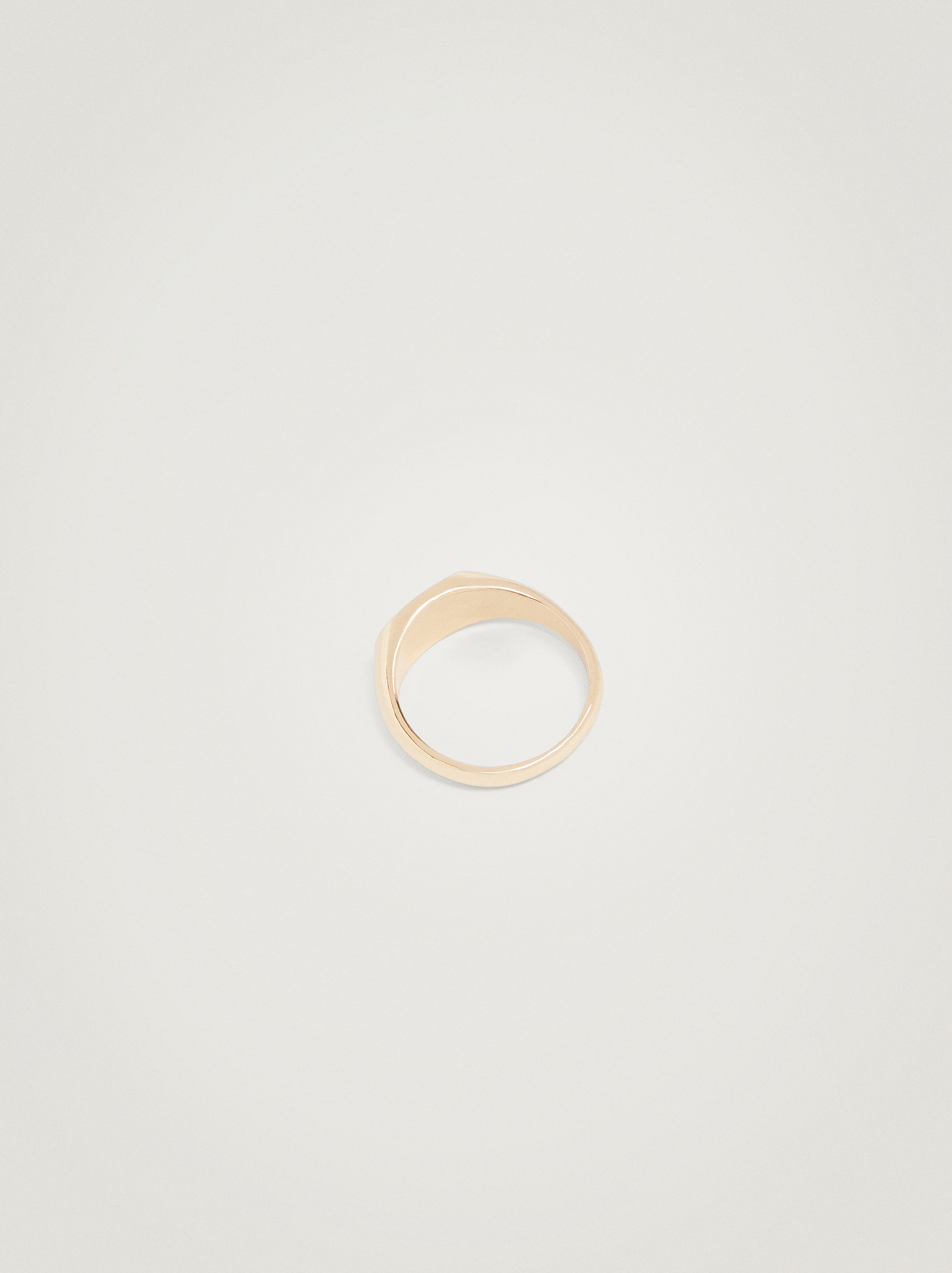Golden Signet Ring image number 2.0