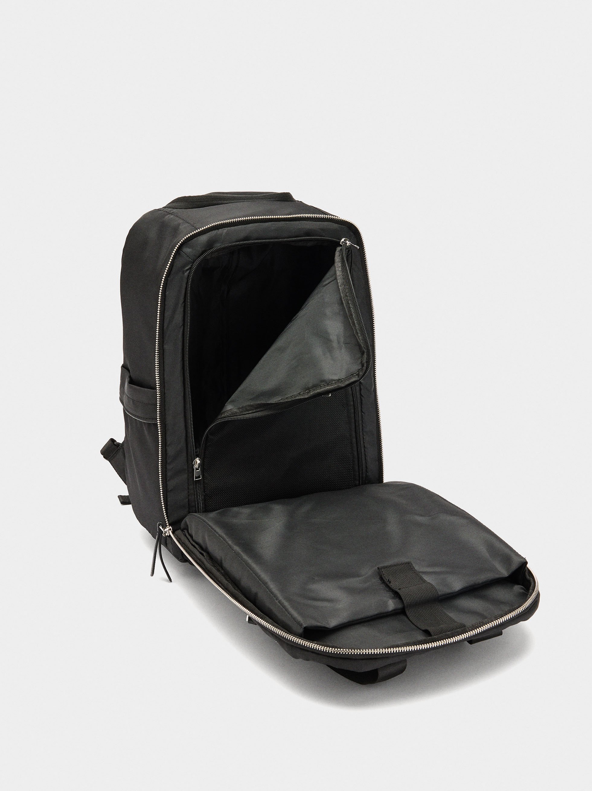 Mochila de nylon con ruedas image number 4.0