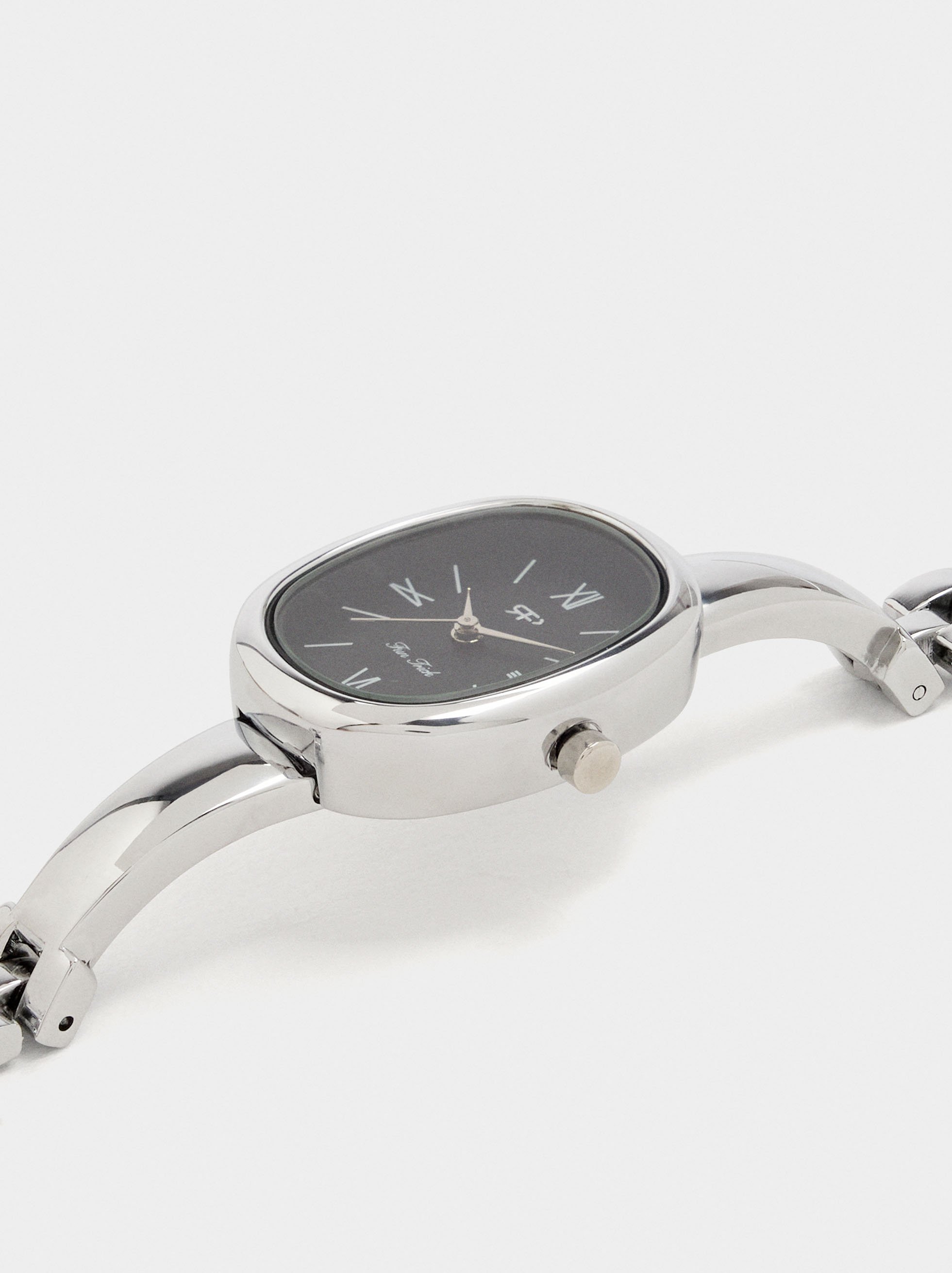 Oval watch with stainless steel bracelet image number 1.0