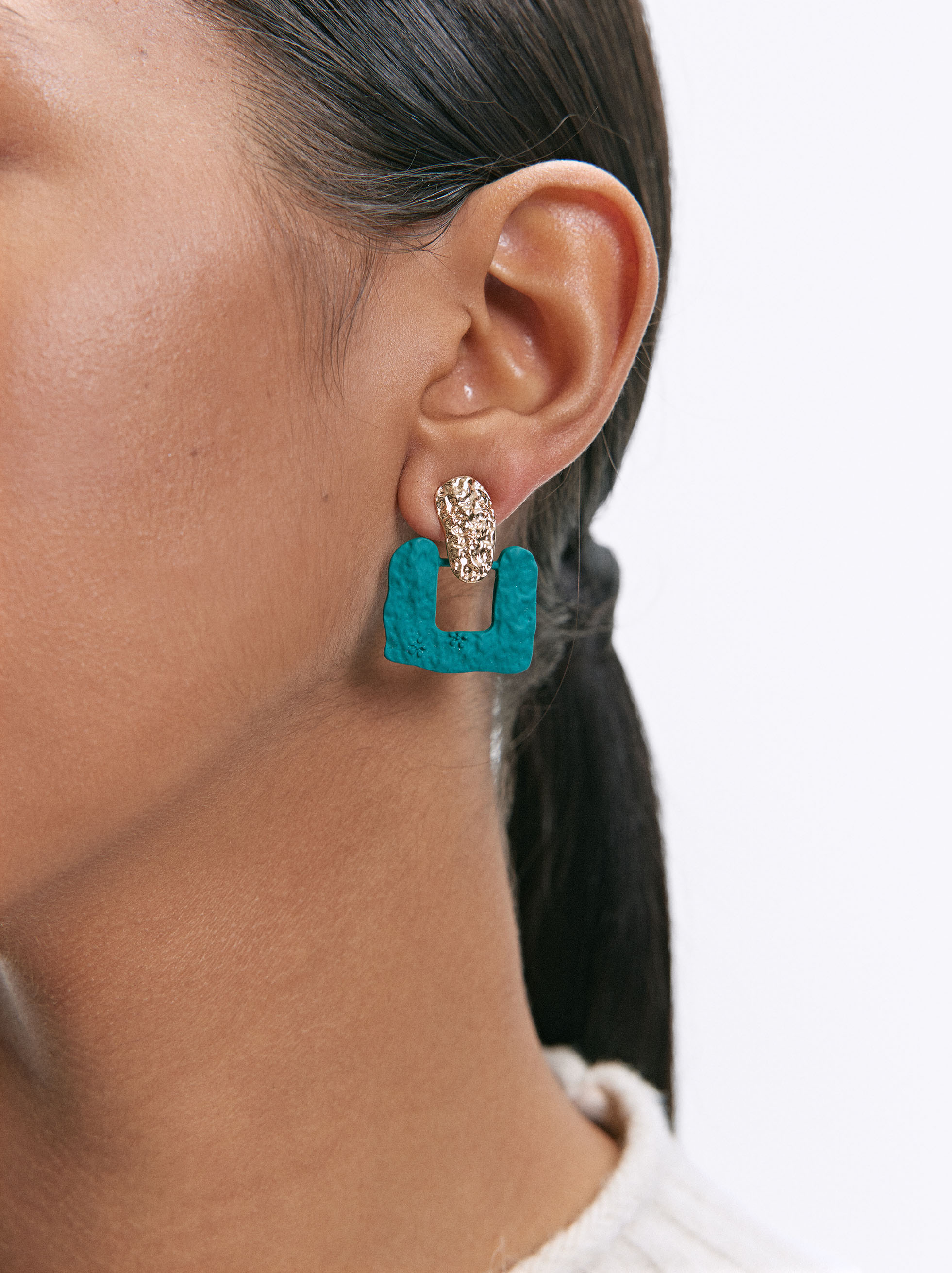 Earrings With Matte Effect image number 1.0