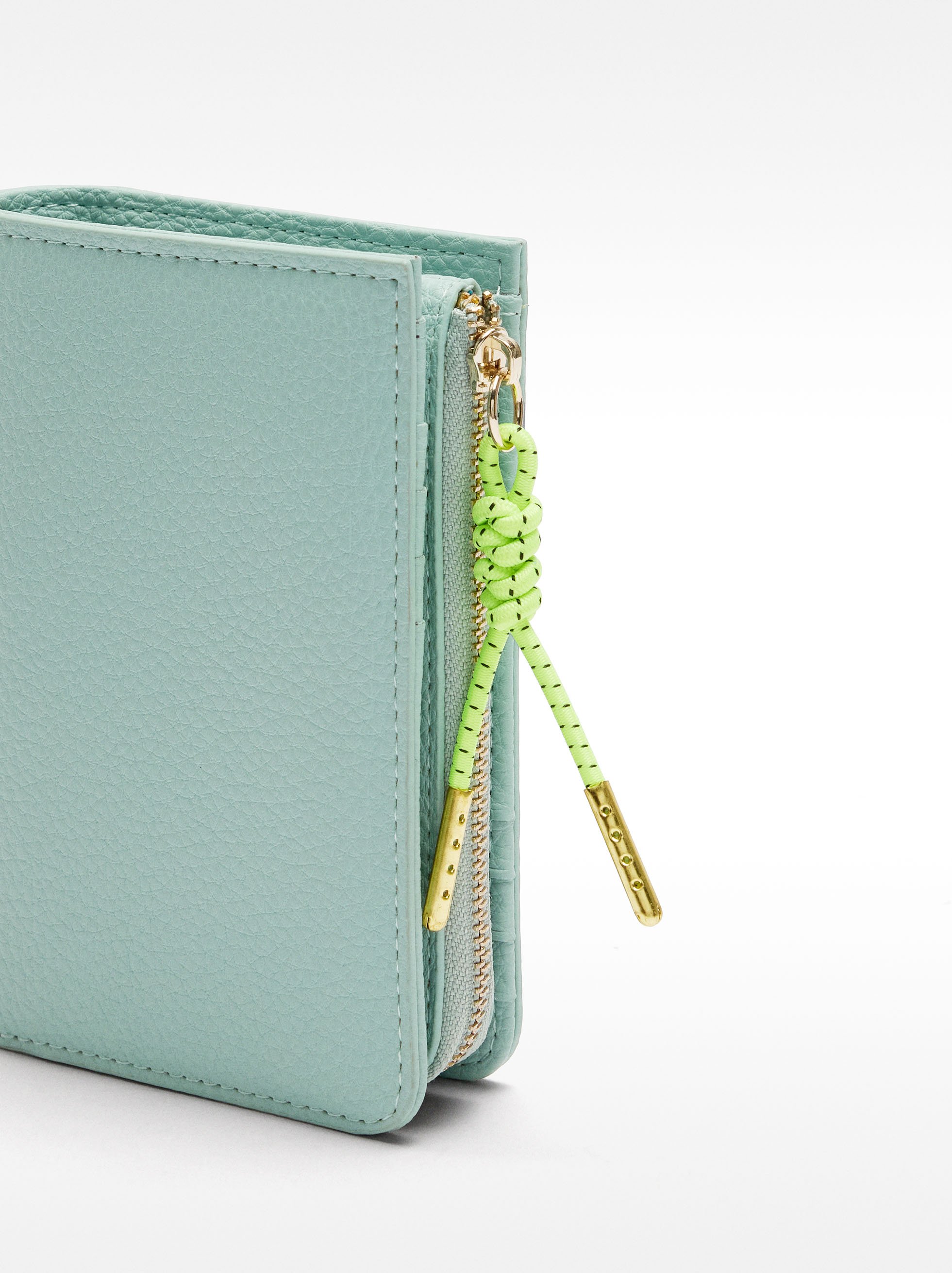 Textured wallet image number 1.0