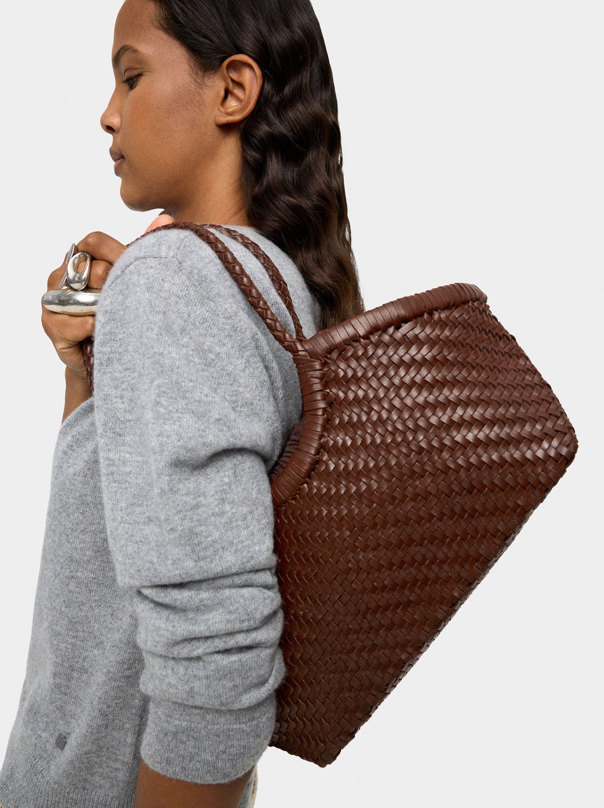 Tote bag with braided leather image number 5.0