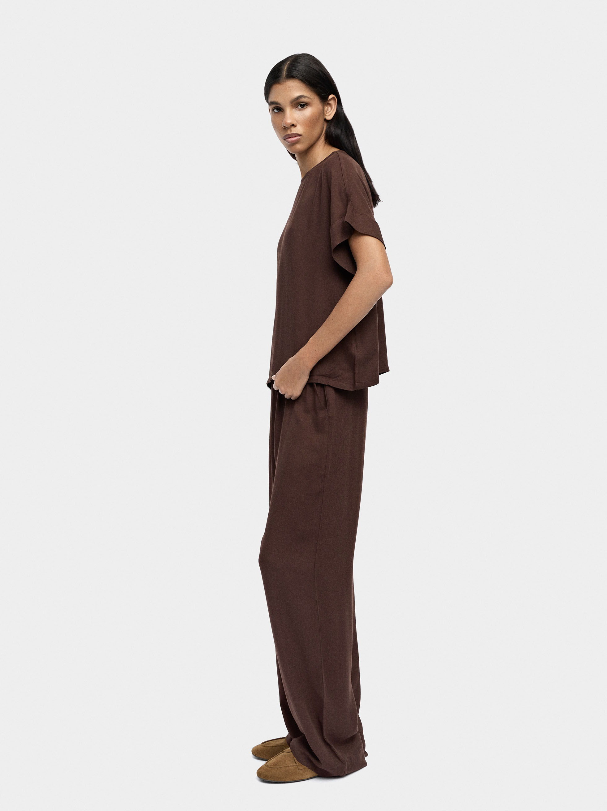 Fluid trousers with elastic waist image number 2.0