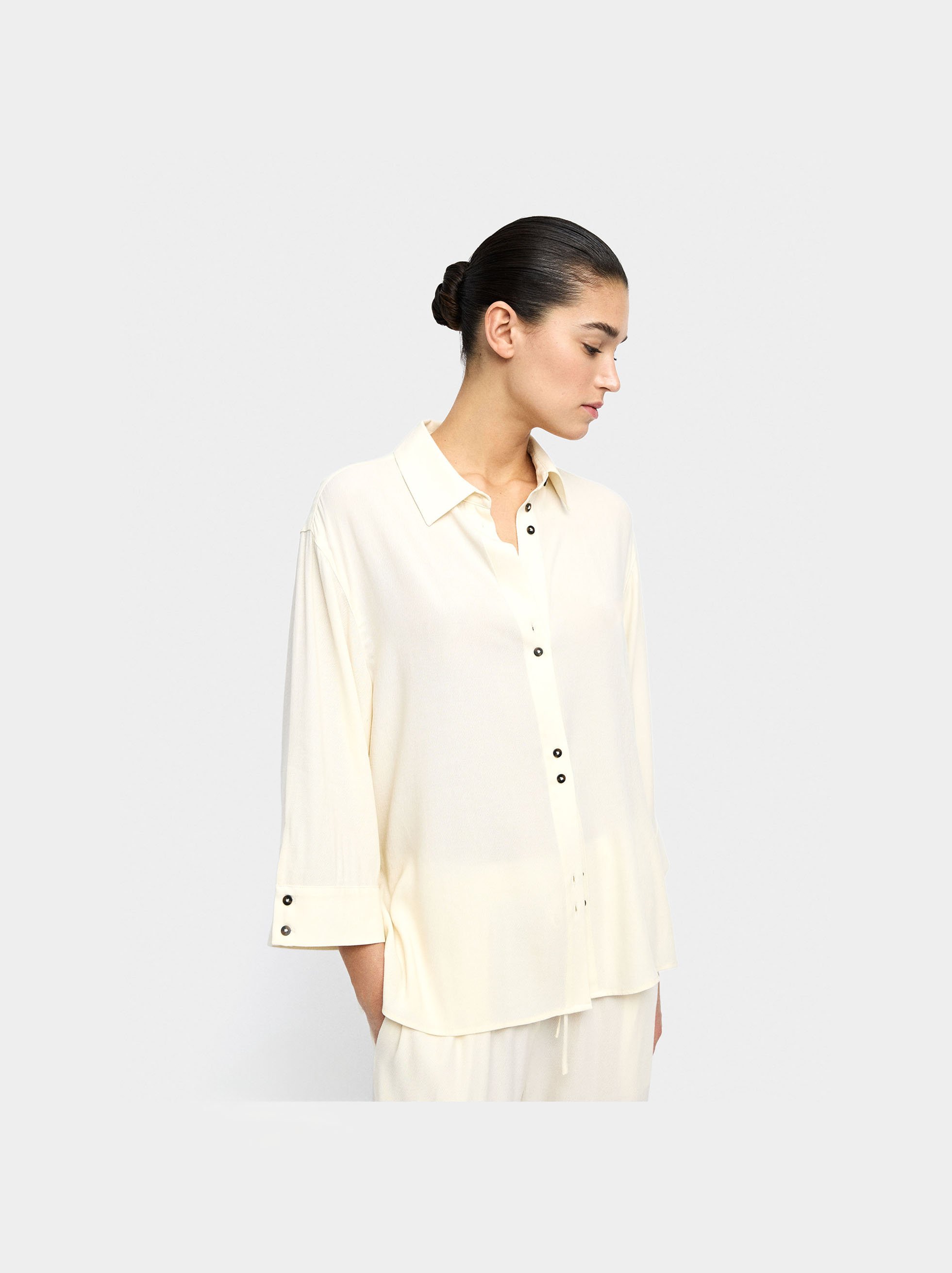 Camisa de lyocell con botones dobles image number 7.0