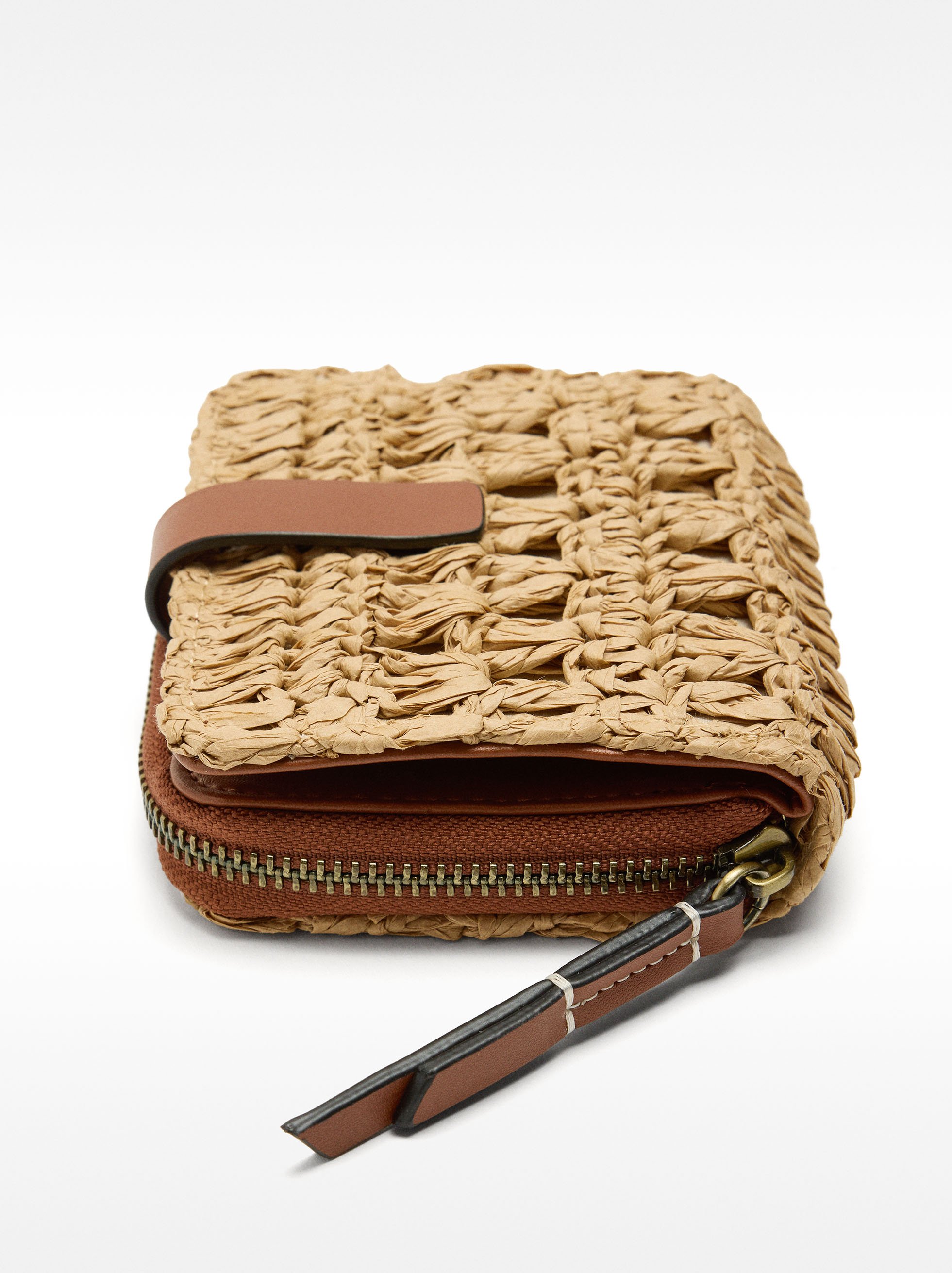 Straw-effect wallet image number 1.0
