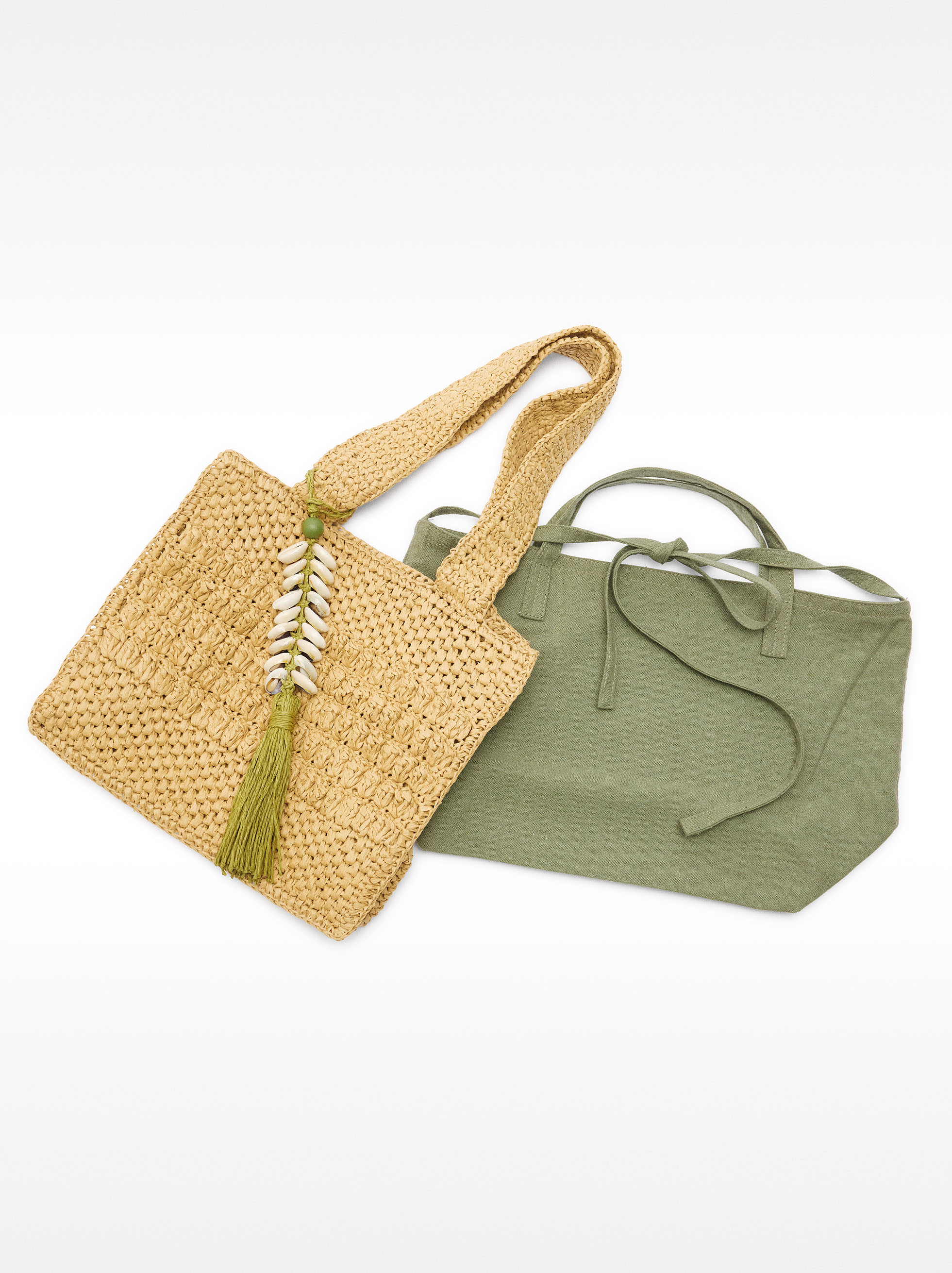 Straw-effect tote bag with hanging shells detail M  image number 4.0