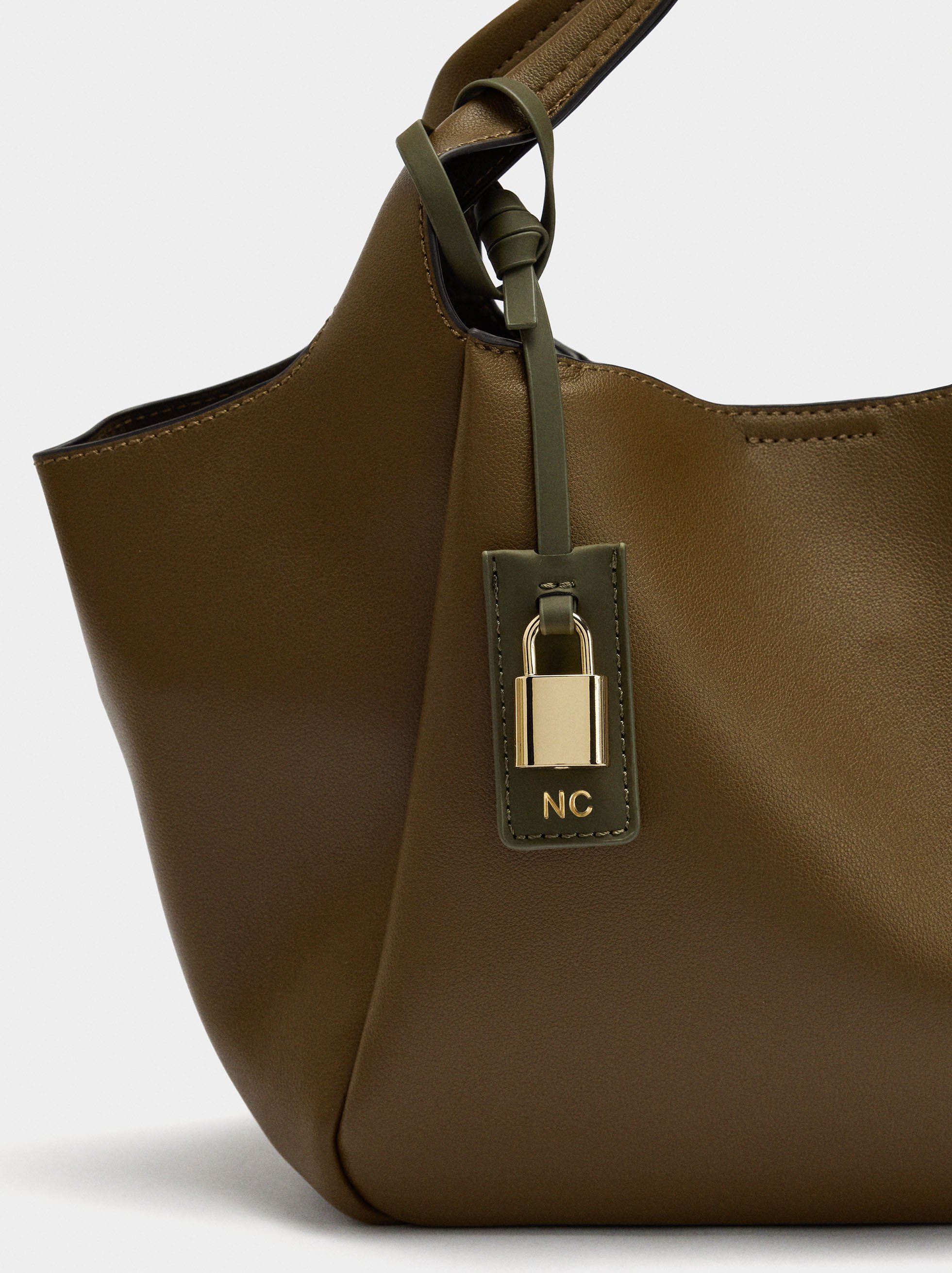 Tote bag with pendant image number 1.0