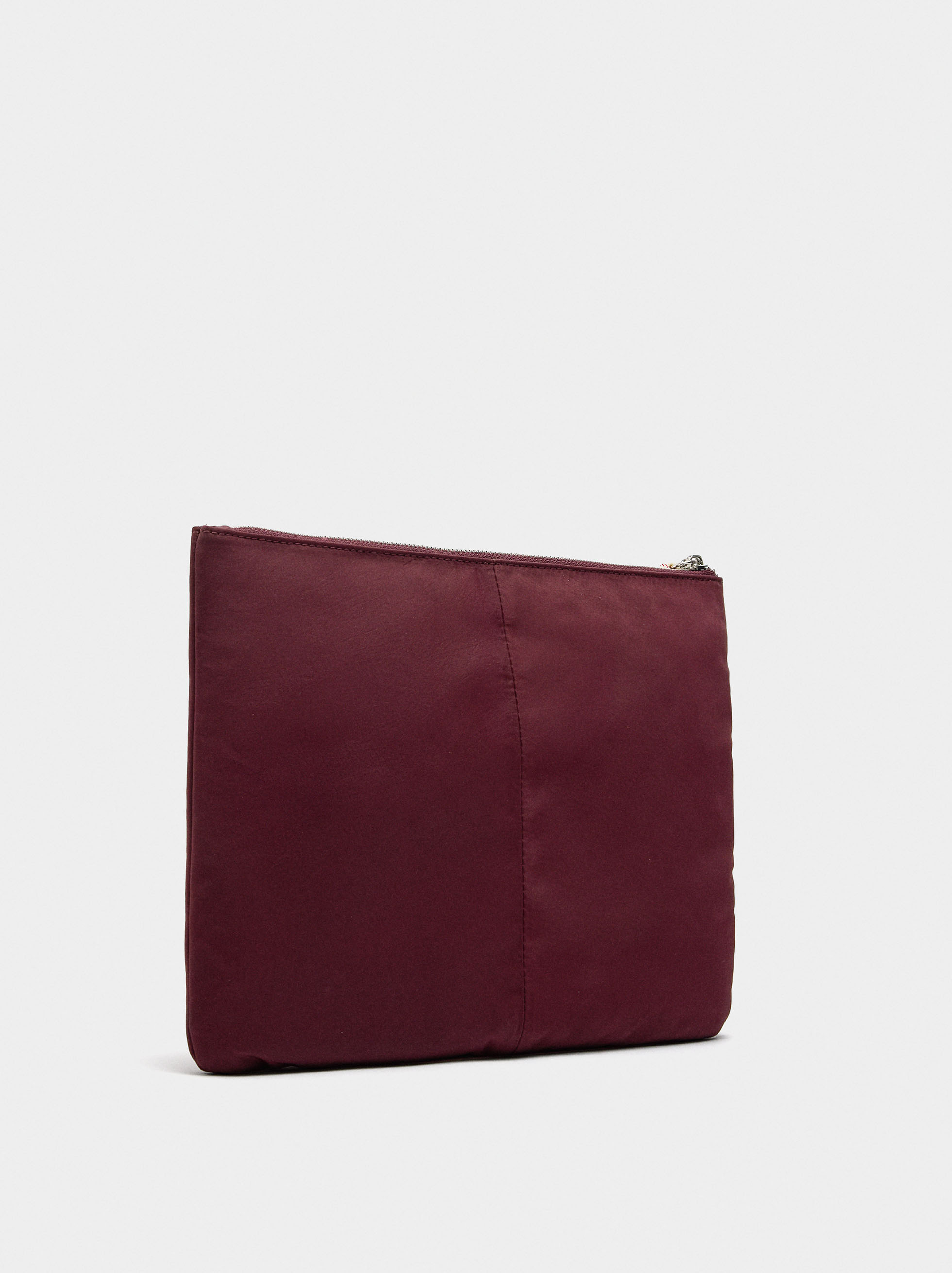 Nylon cover for tablet with charm 13" image number 2.0