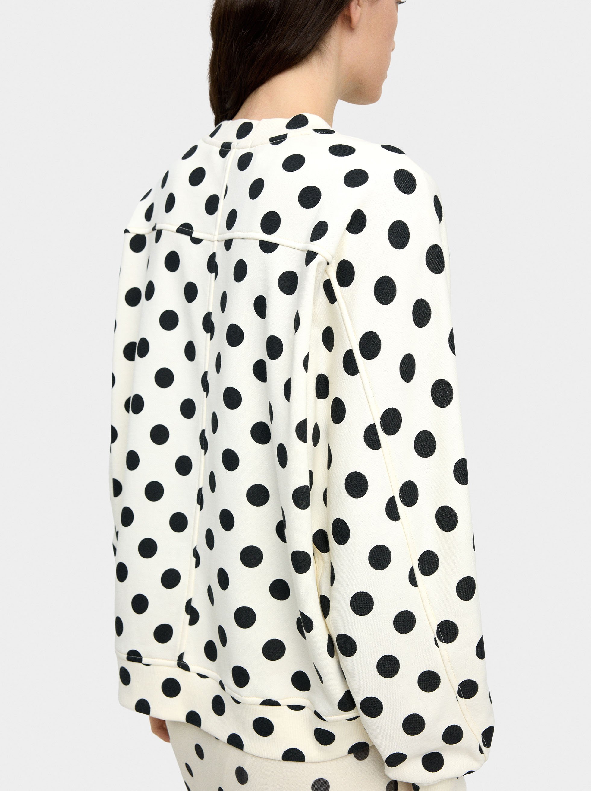 Sweatshirt with polka dots image number 3.0