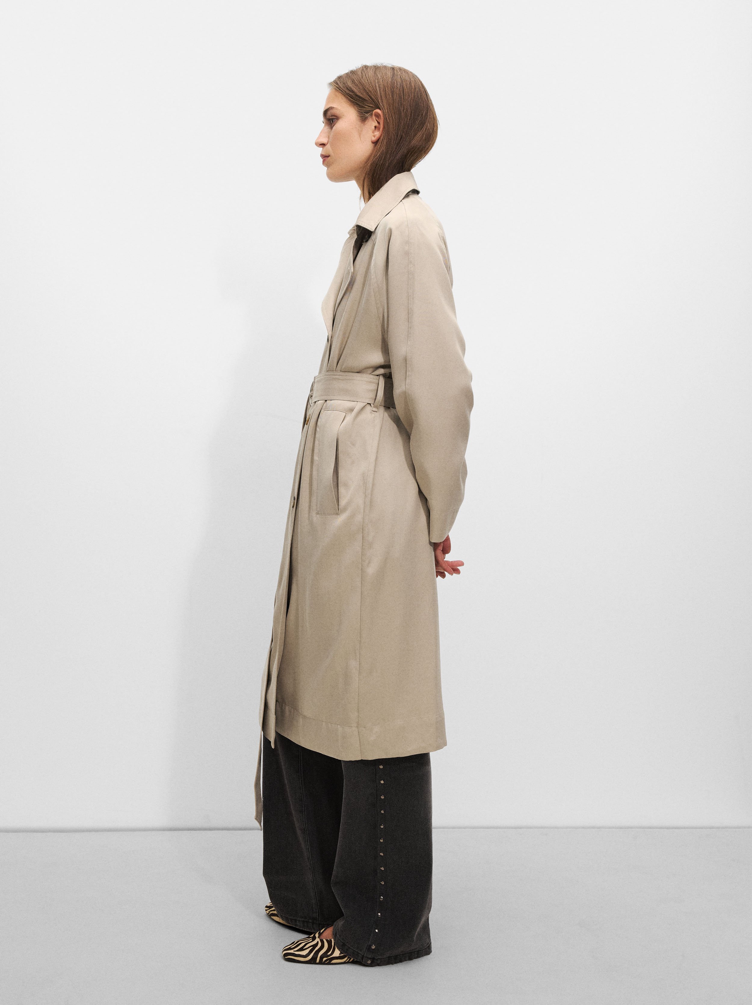 Trench coat with pockets image number 3.0