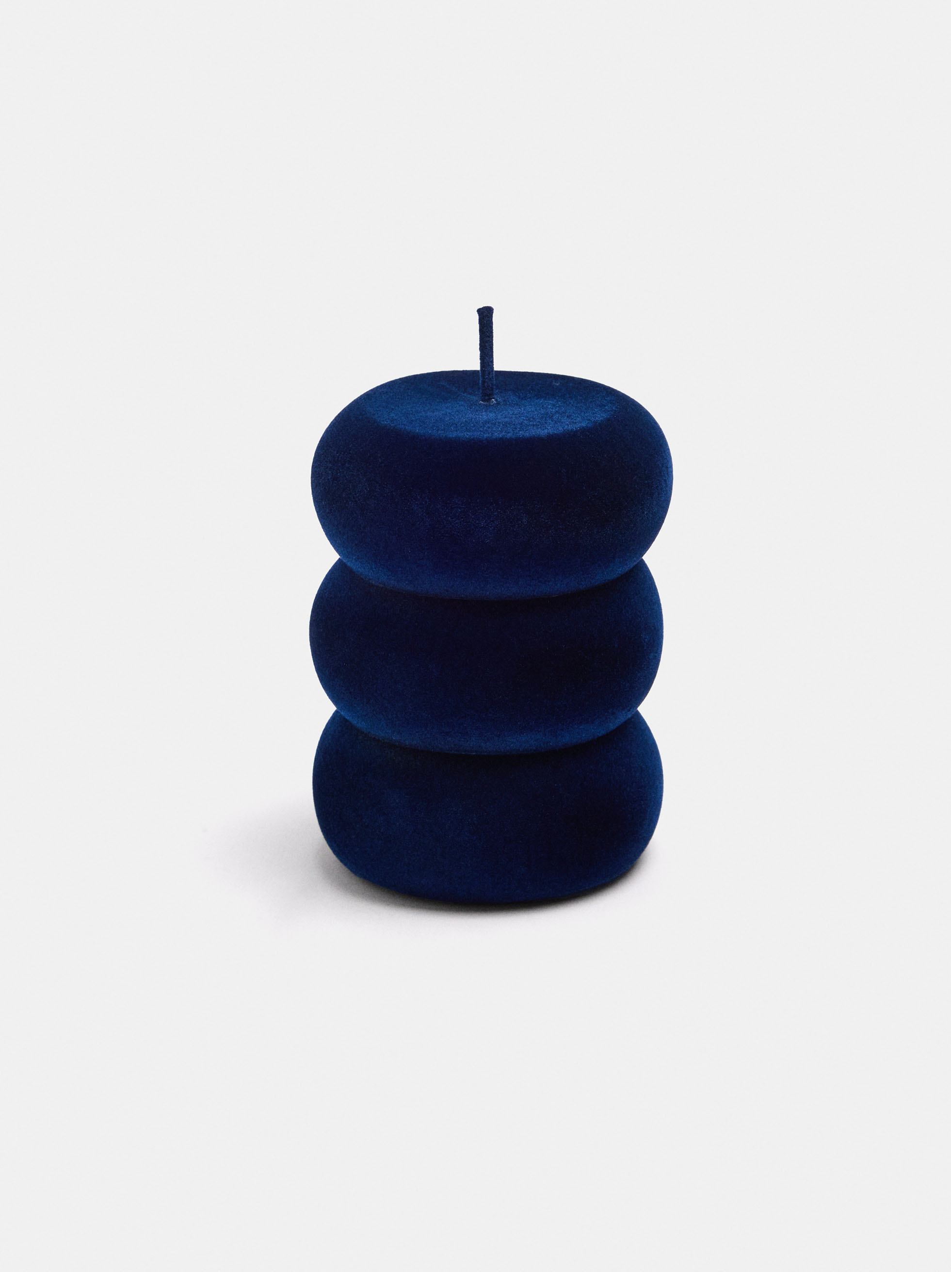 Decorative candle with velvety texture image number 1.0