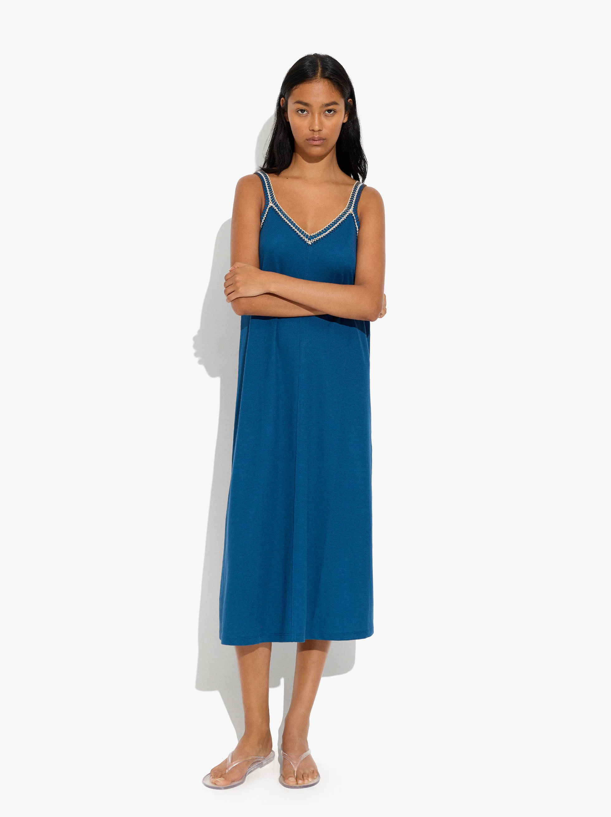 Vestit midi llis amb tirants image number 3.0