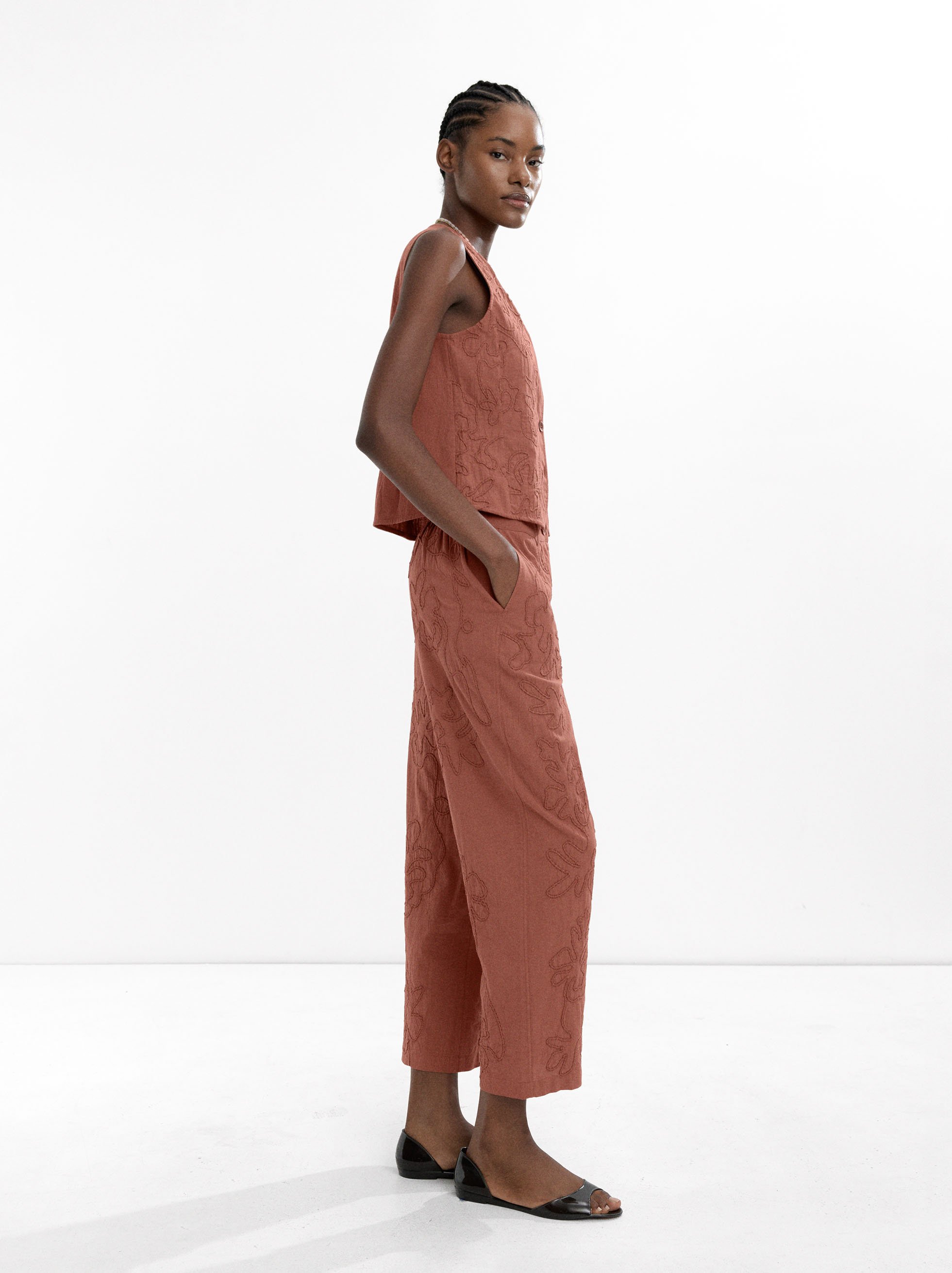 Pantalon avec broderies 100 % coton image number 2.0