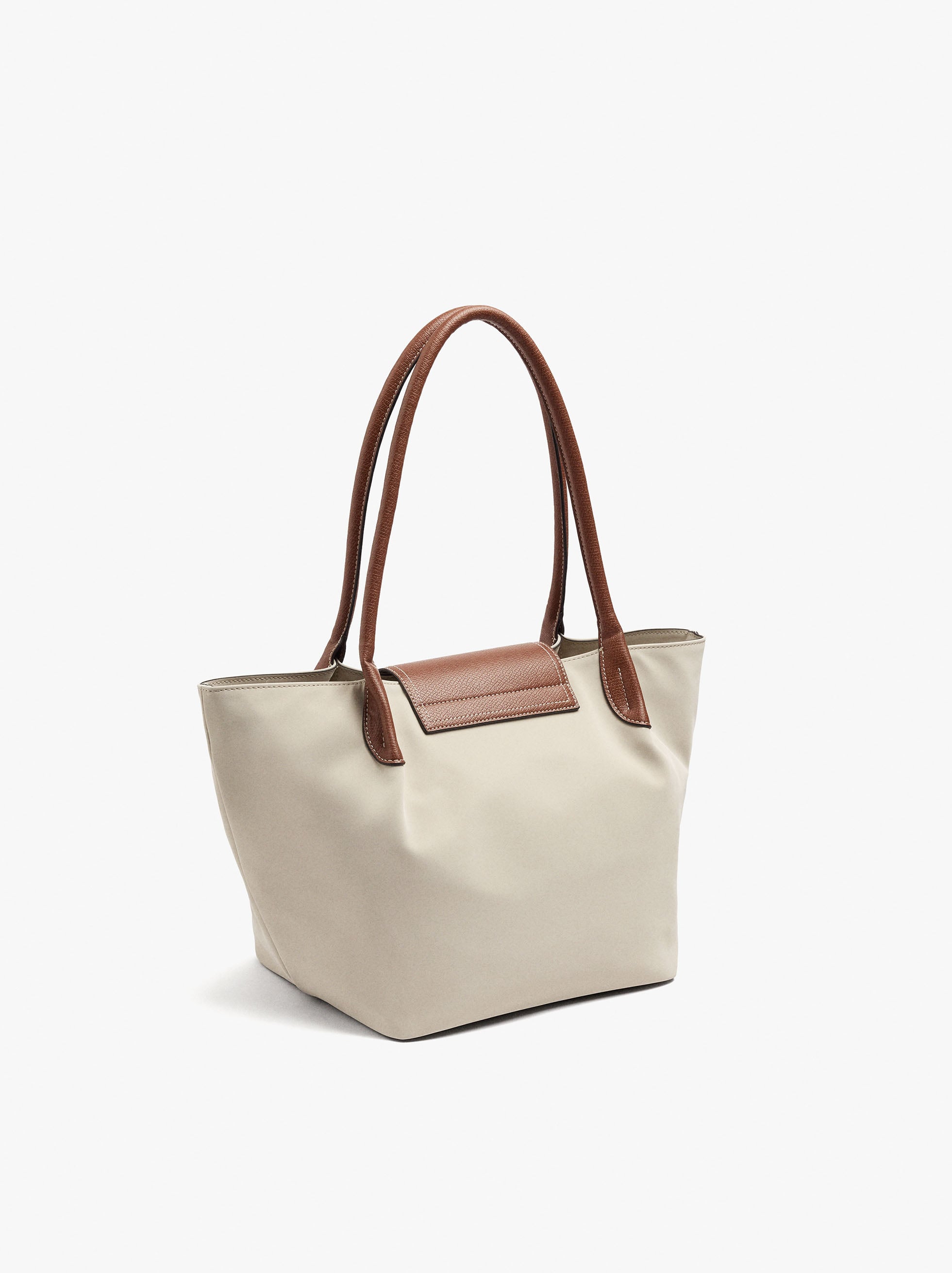 Bolso shopper textura suave con solapa image number 2.0