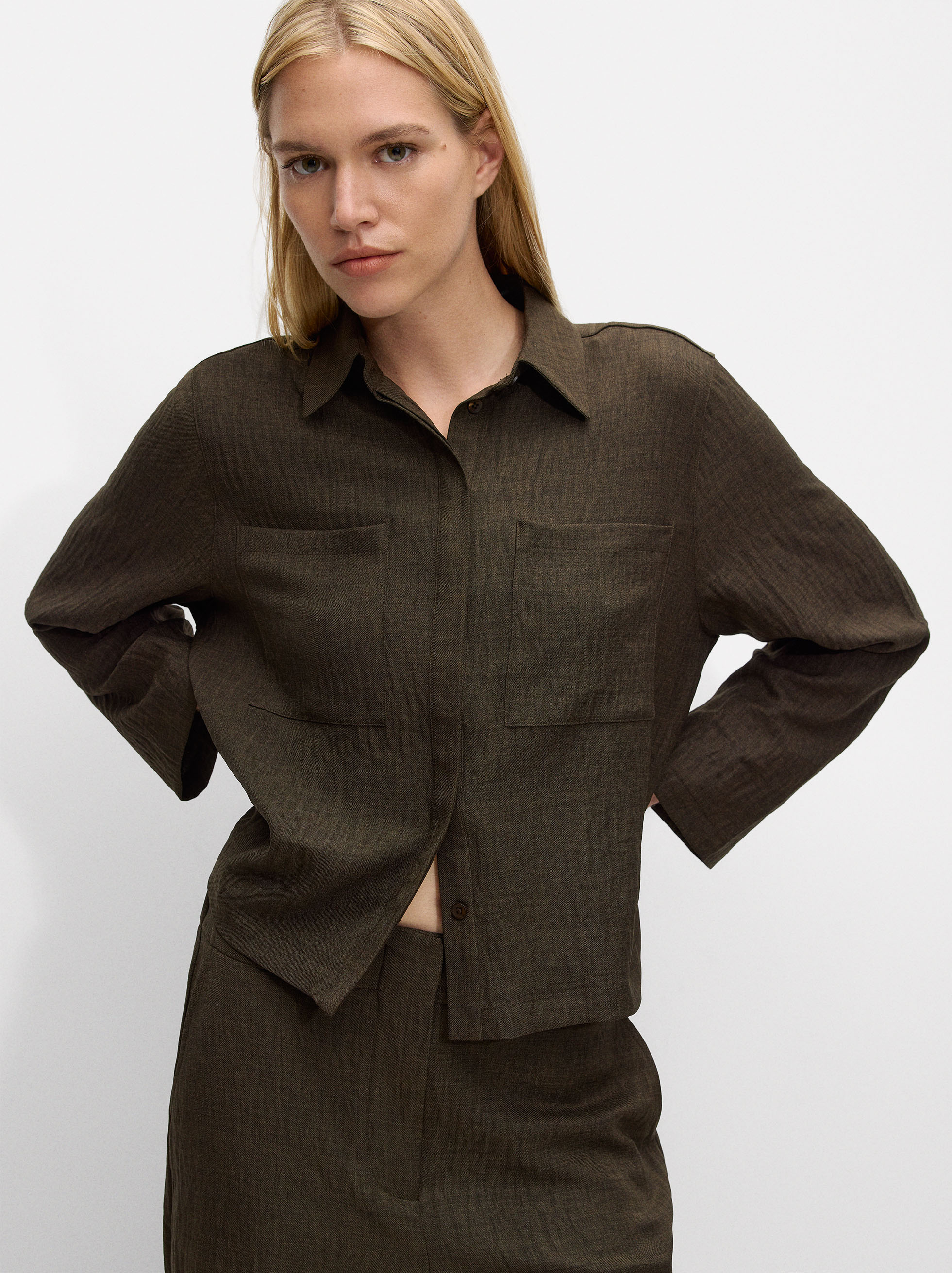 Fluide Bluse mit zerknittertem Effekt image number 3.0