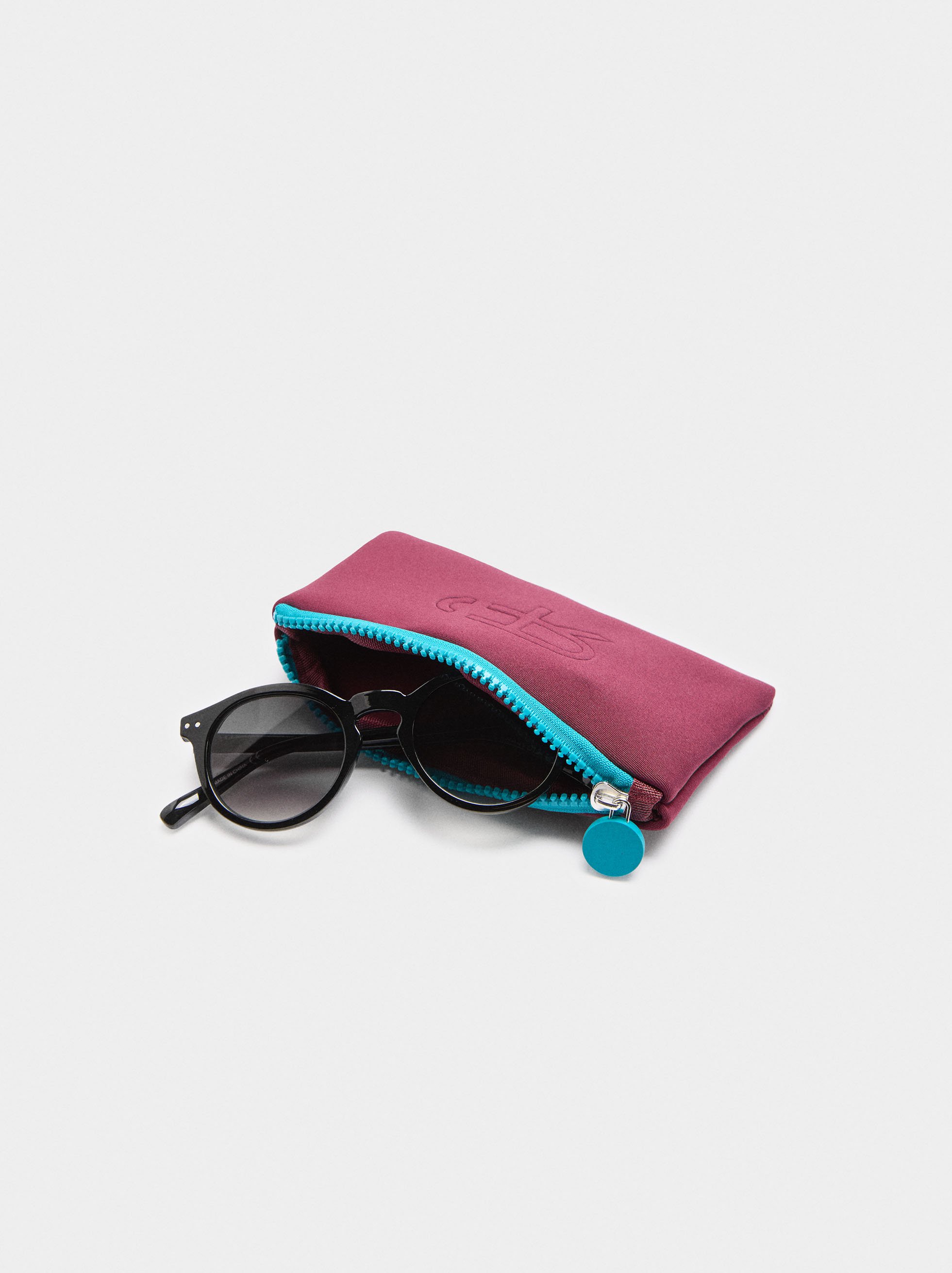 Round sunglasses image number 3.0