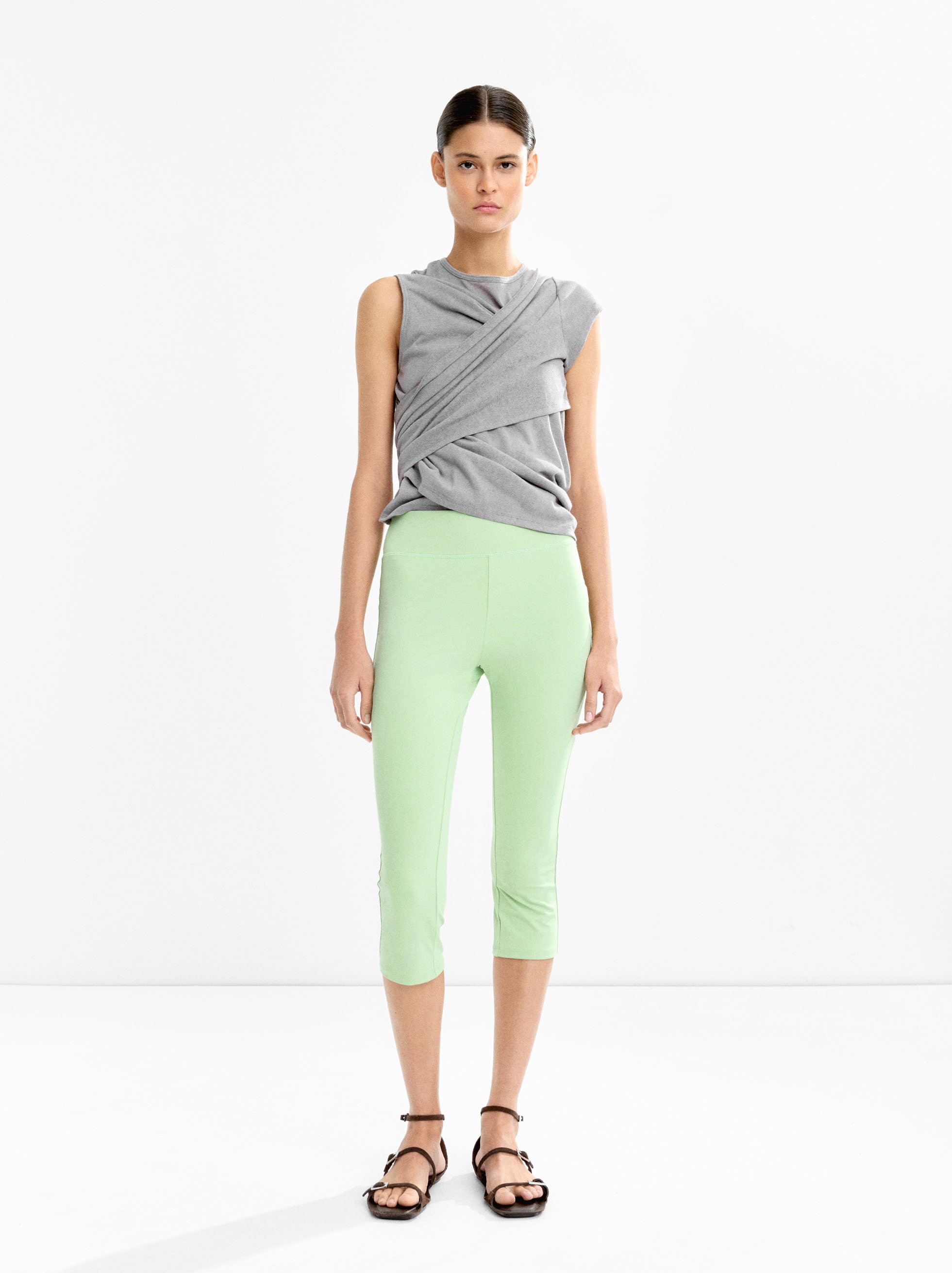 Stretchy capri pants image number 1.0
