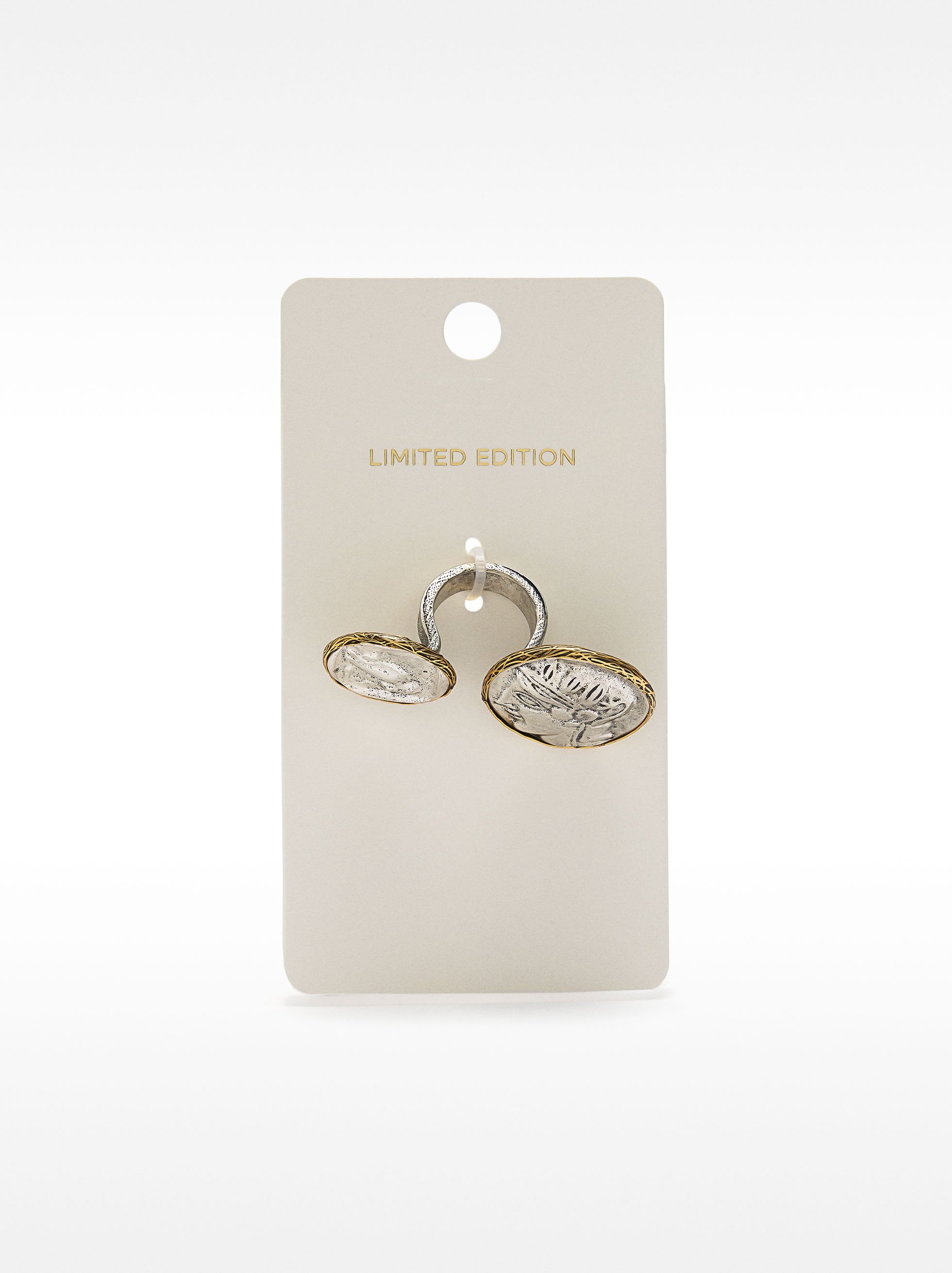 Double medal ring with aged effect image number 4.0