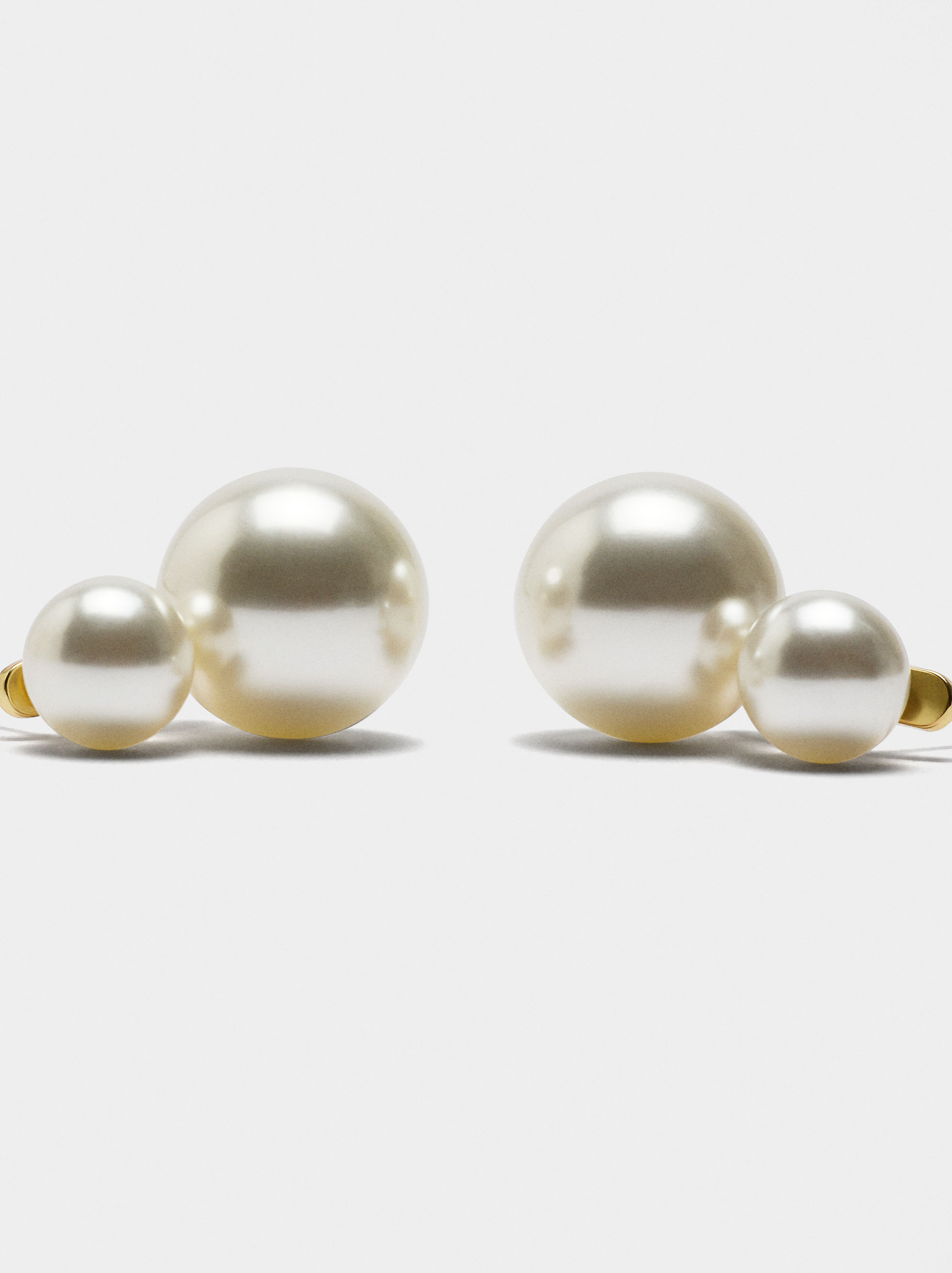 Short earrings with pearls image number 1.0