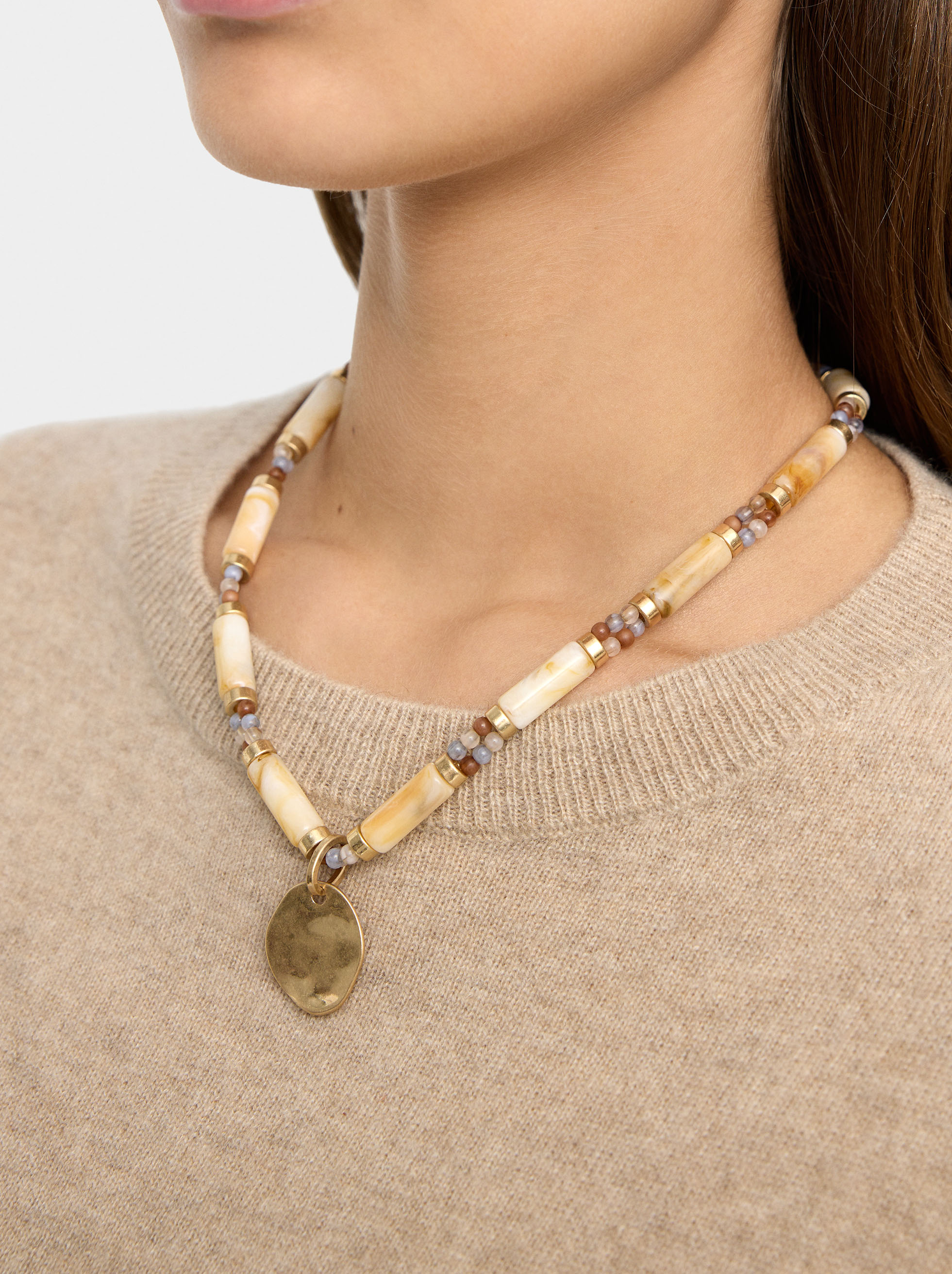 Short segmented necklace with stone effect image number 1.0